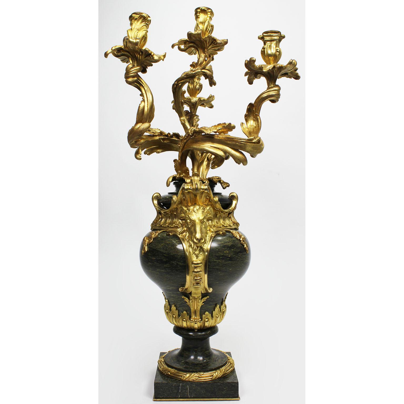 Paar französische Marmor- und Goldbronze-Kandelaber im Louis-XV-Stil des 19. Jahrhunderts Henri Vian-Stil im Angebot 9