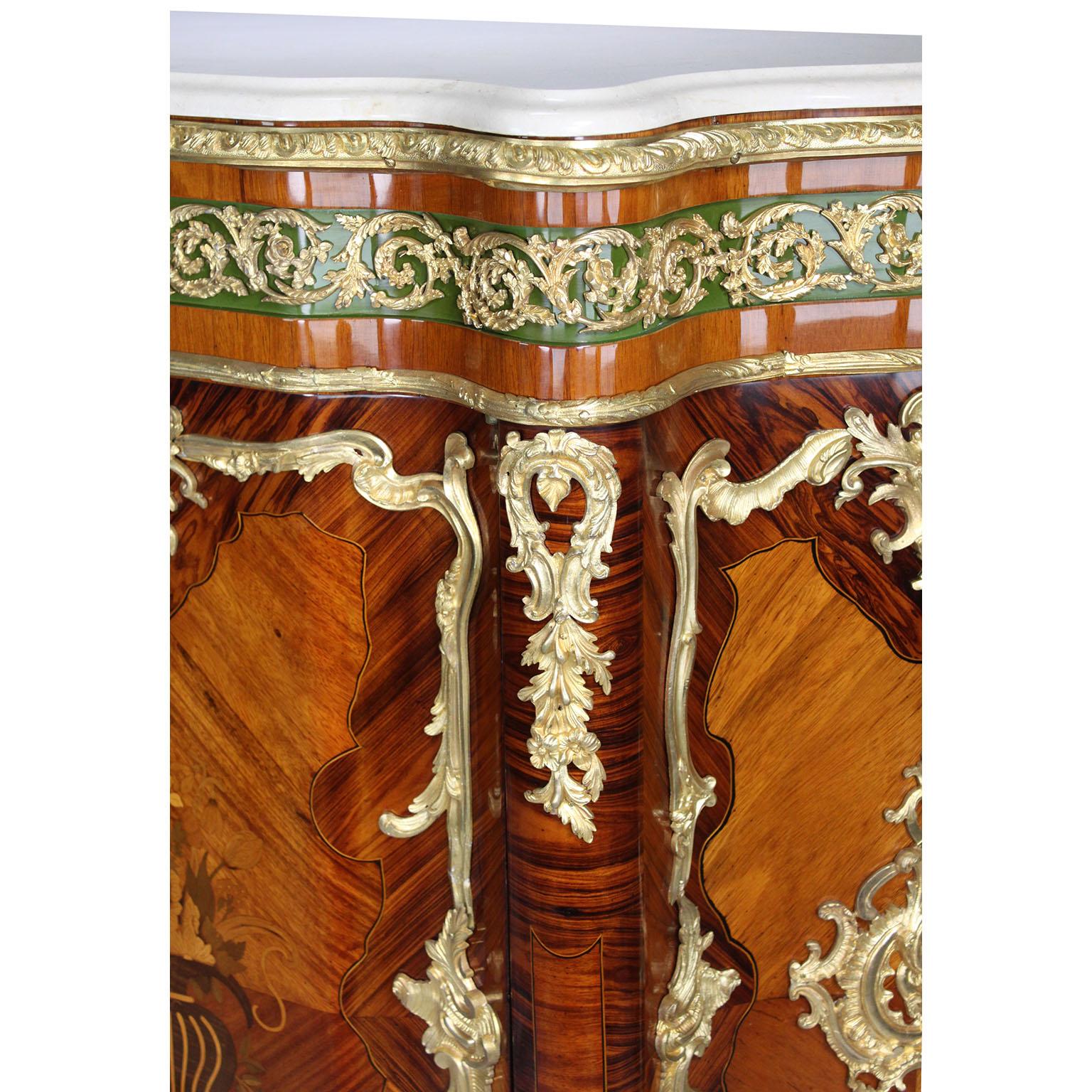 Coppia di armadietti laterali francesi del XIX secolo in stile Luigi XV con intarsio e ormolatura in vendita 6