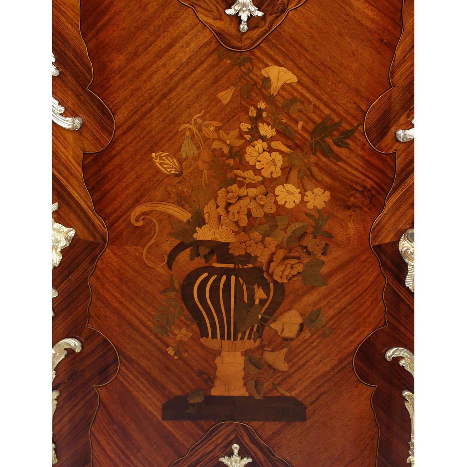 Coppia di armadietti laterali francesi del XIX secolo in stile Luigi XV con intarsio e ormolatura in vendita 11