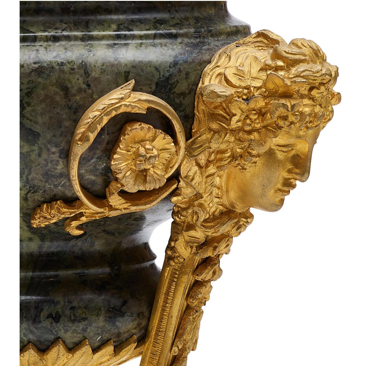 Paar französische Räuchergefäßbrenner im Louis-XV-Stil des 19. Jahrhunderts, Goldbronze-Montiert und Marmor im Zustand „Gut“ im Angebot in Los Angeles, CA