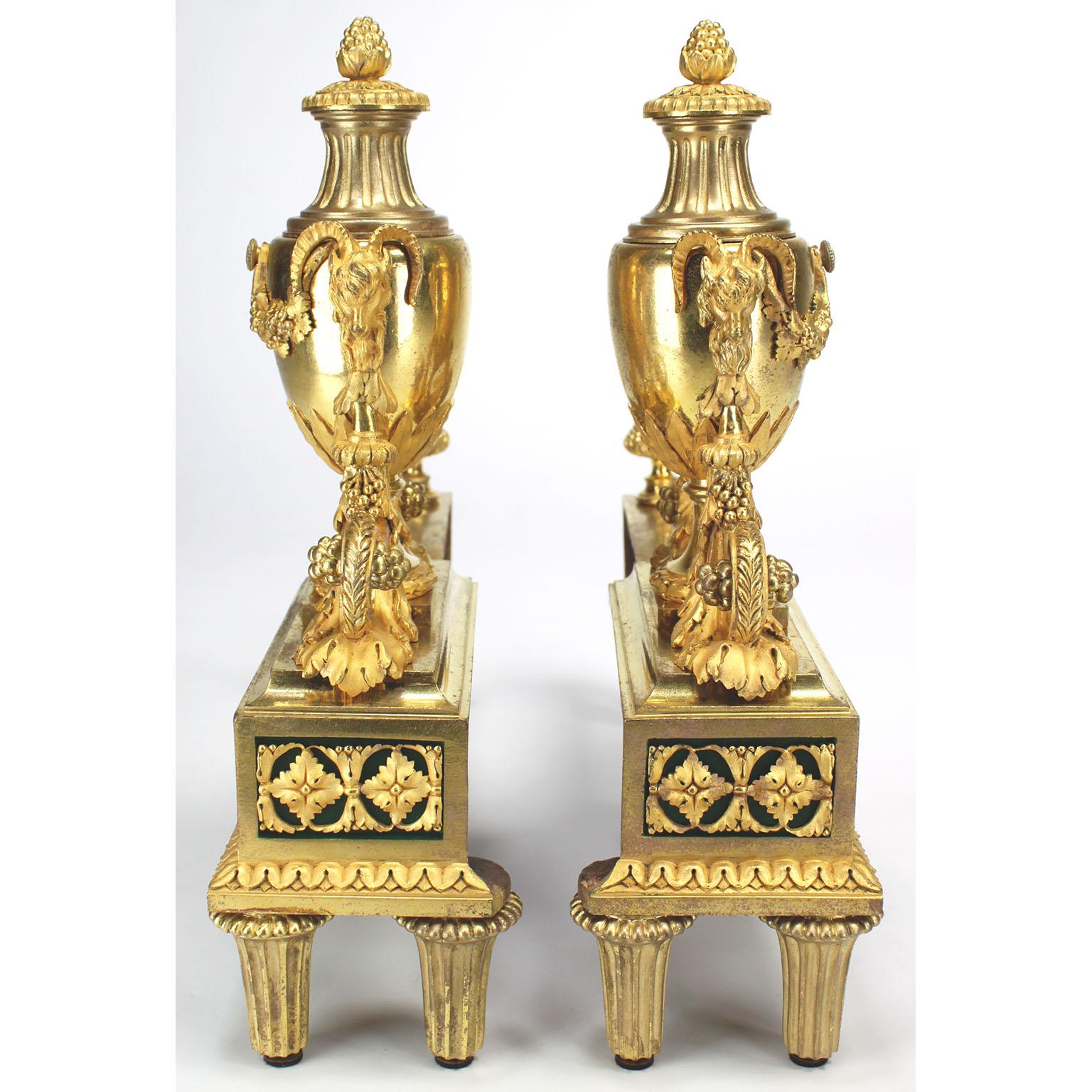 Paar französische figurale Chenets aus Goldbronze im Louis-XVI.-Stil des 19. Jahrhunderts, von Henry Dasson im Angebot 3