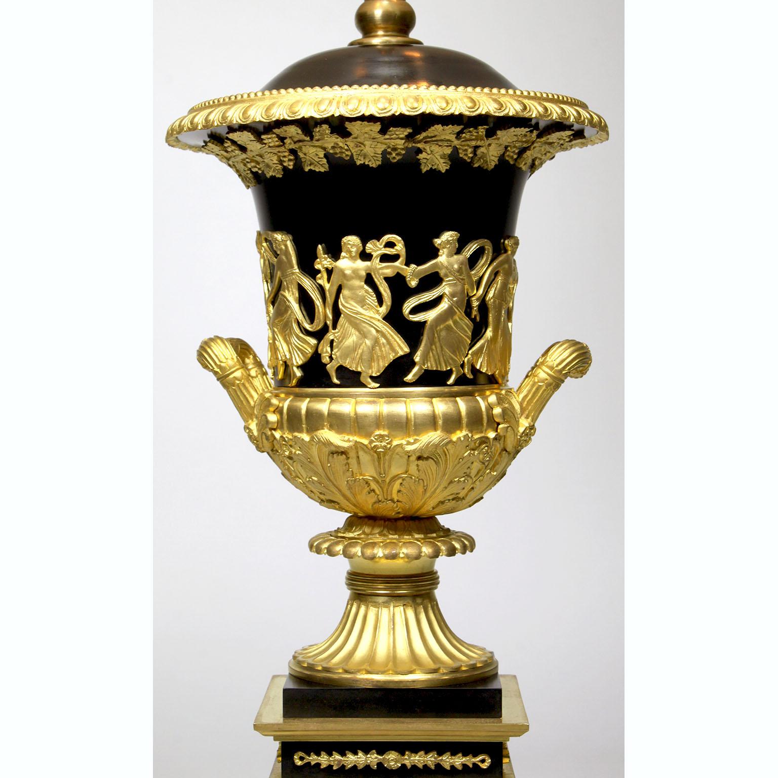 Paire de lampes de table en bronze doré de style Empire Napoléon III du XIXe siècle en vente 1