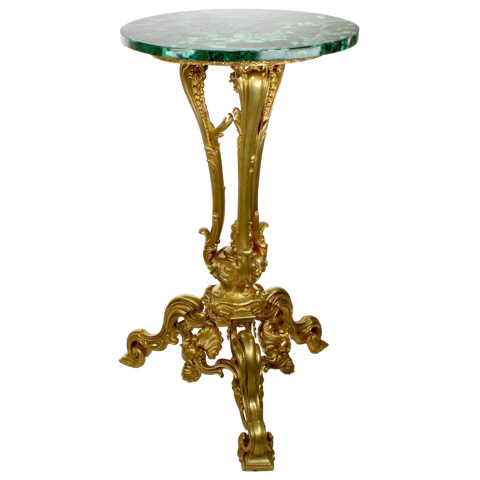 Louis XV Paire de tables d'appoint françaises du 19ème siècle en bronze doré et malachite, attribuée à F.E. Piat en vente