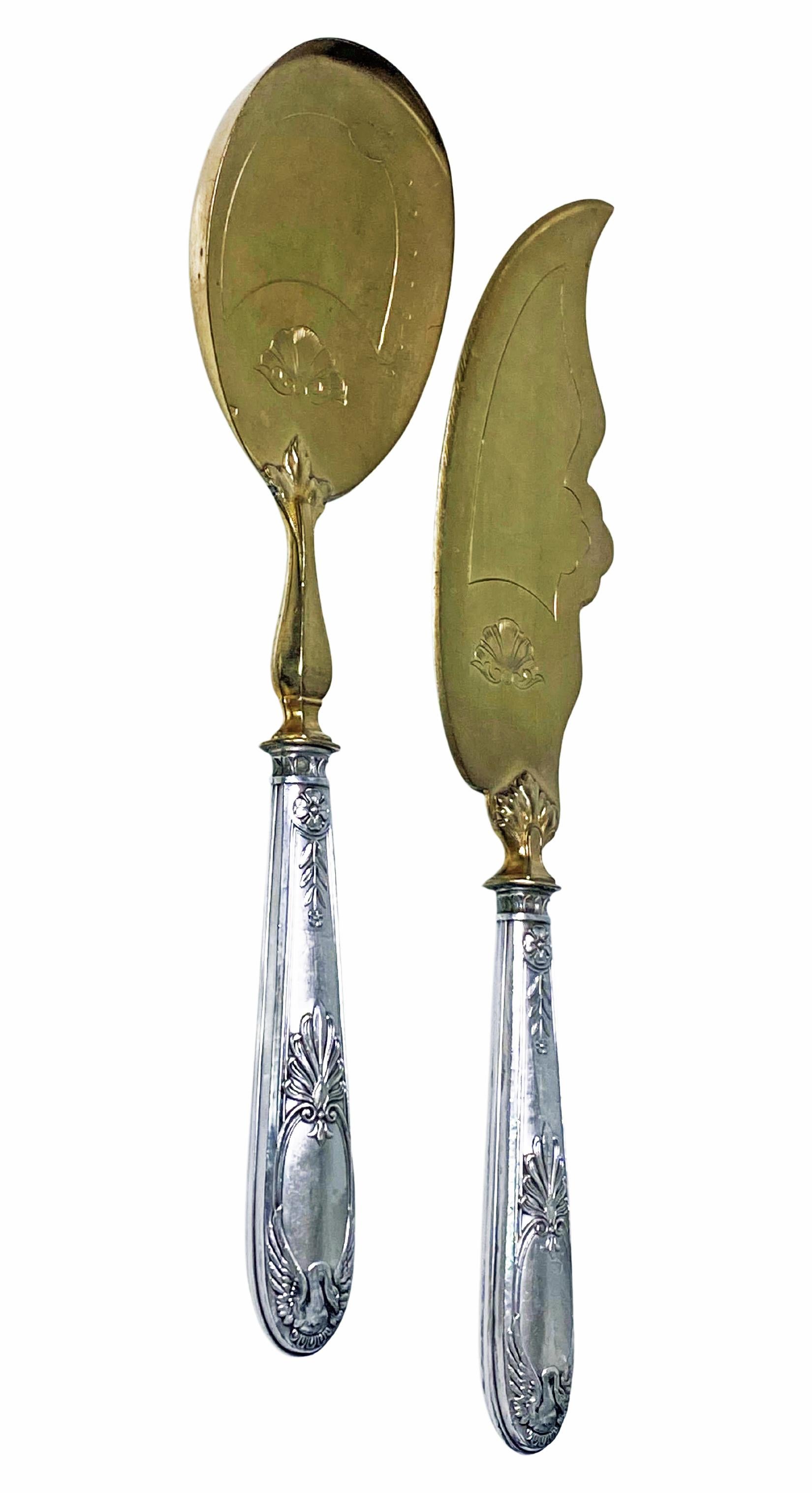 Pair French 1st standard Silver Fruit and Cake Servers C.1920. In Good Condition For Sale In Toronto, Ontario
