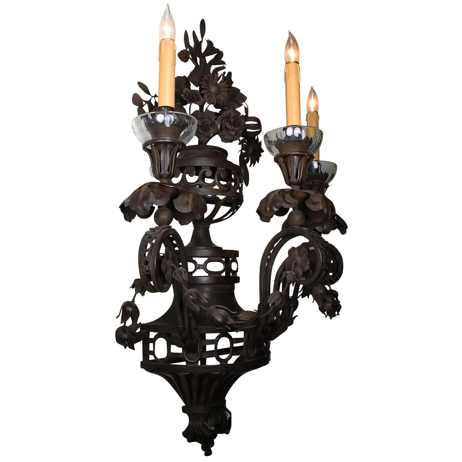 Pair French 20th Century Rococo Style Patinated Metal Flower Wall Lights Sconces In Good Condition For Sale In Los Angeles, CA