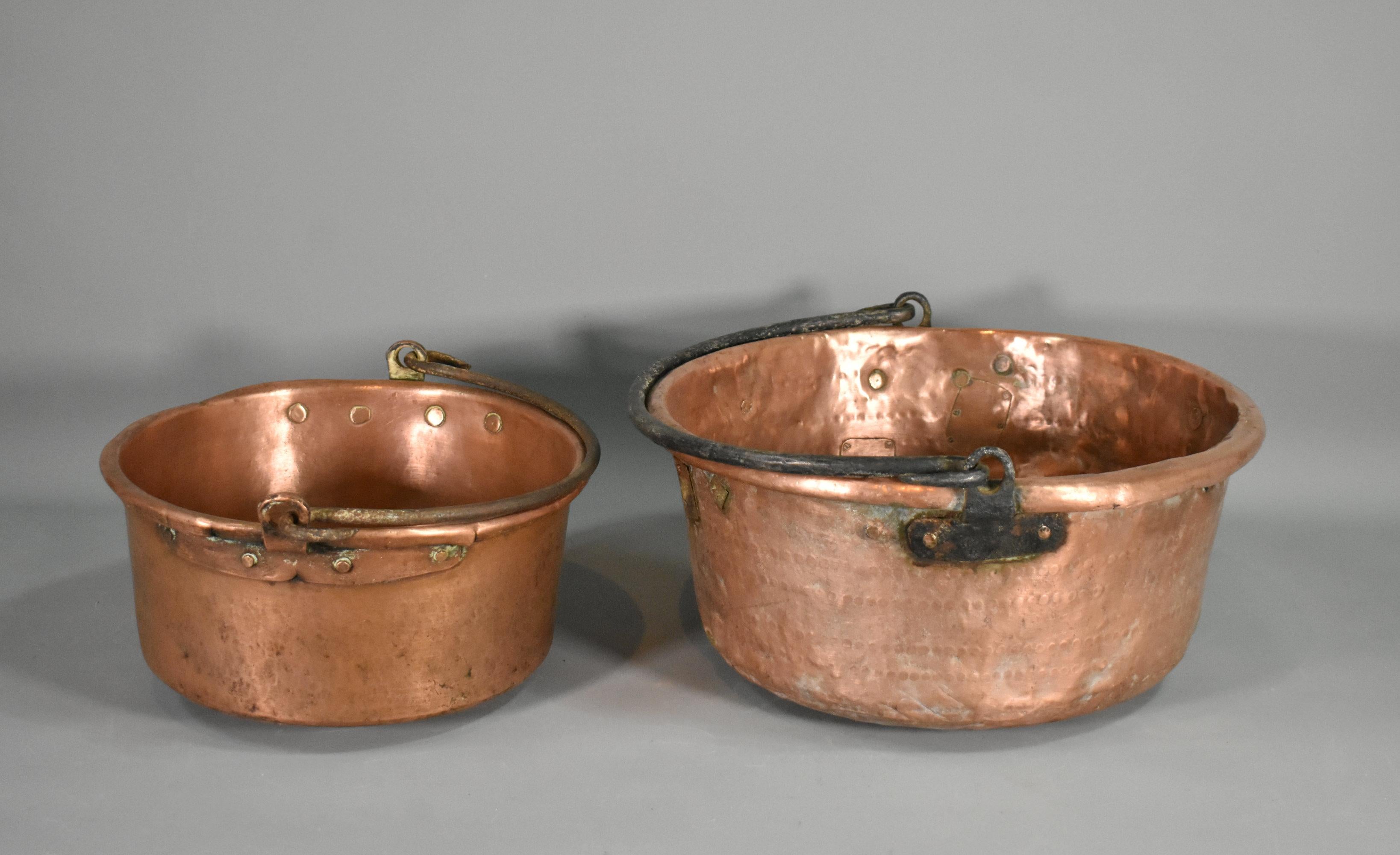 Rame Coppia di calderoni francesi in rame antico in vendita