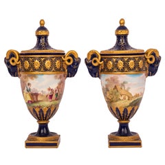 Paar antike französische Porzellanvasen mit Widderkopf-Deckeln und Urnen, PotPourri Veuve Perrin
