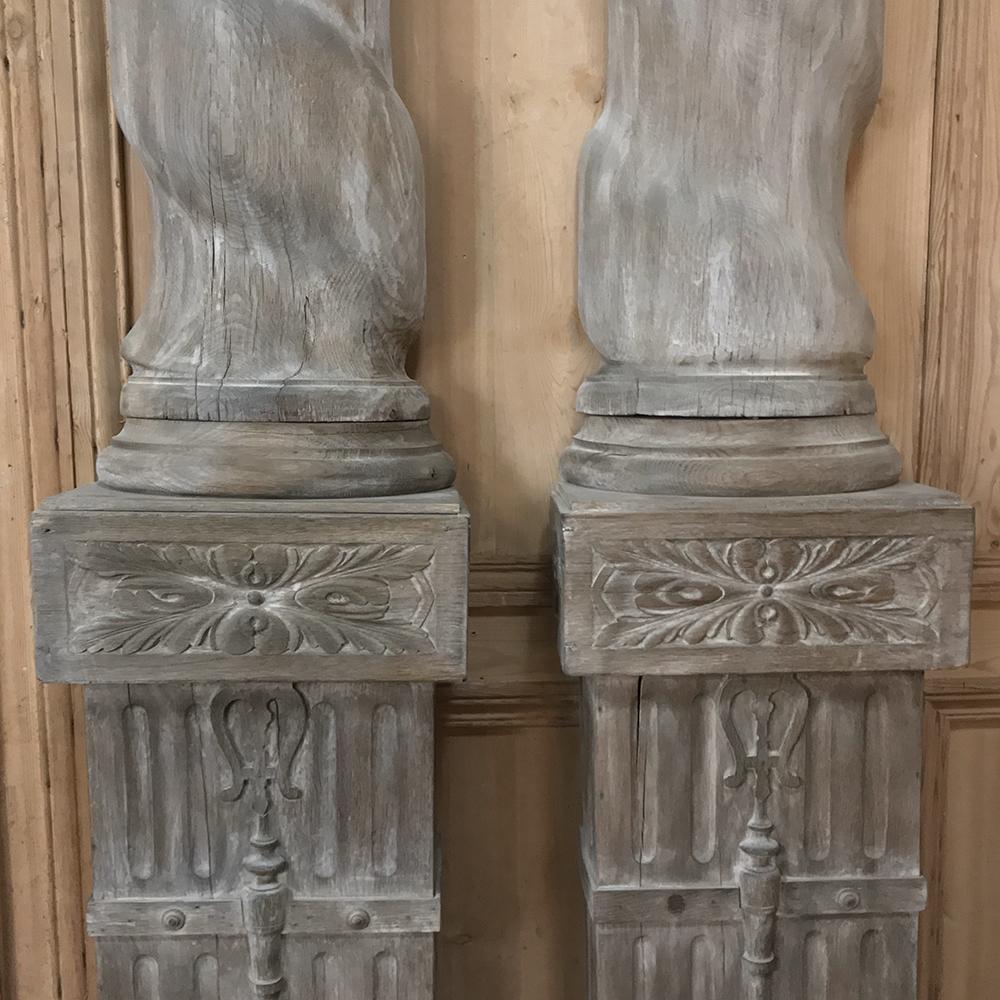Pair of Architectural Corinthian Weathered Oak Hand Carved Columns, circa 1890 In Good Condition In Dallas, TX