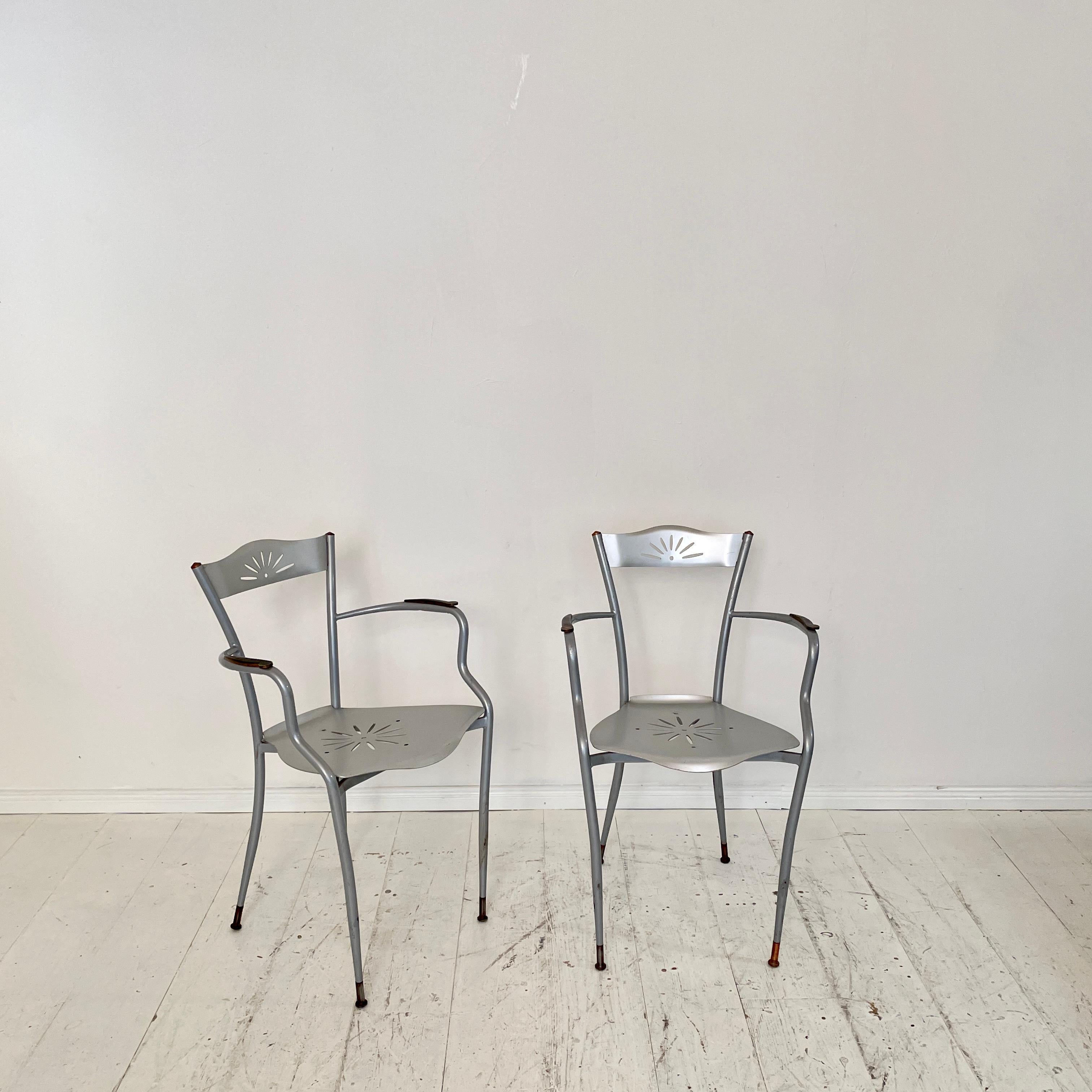 Französische Sessel aus Metall und Kupfer, um 1980, Paar (Postmoderne) im Angebot