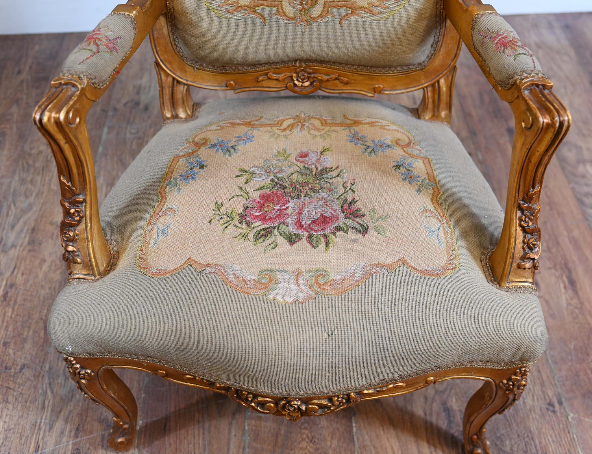 Fin du 20e siècle Paire de fauteuils Louis XV dorés Fauteuil à l'aiguille en vente