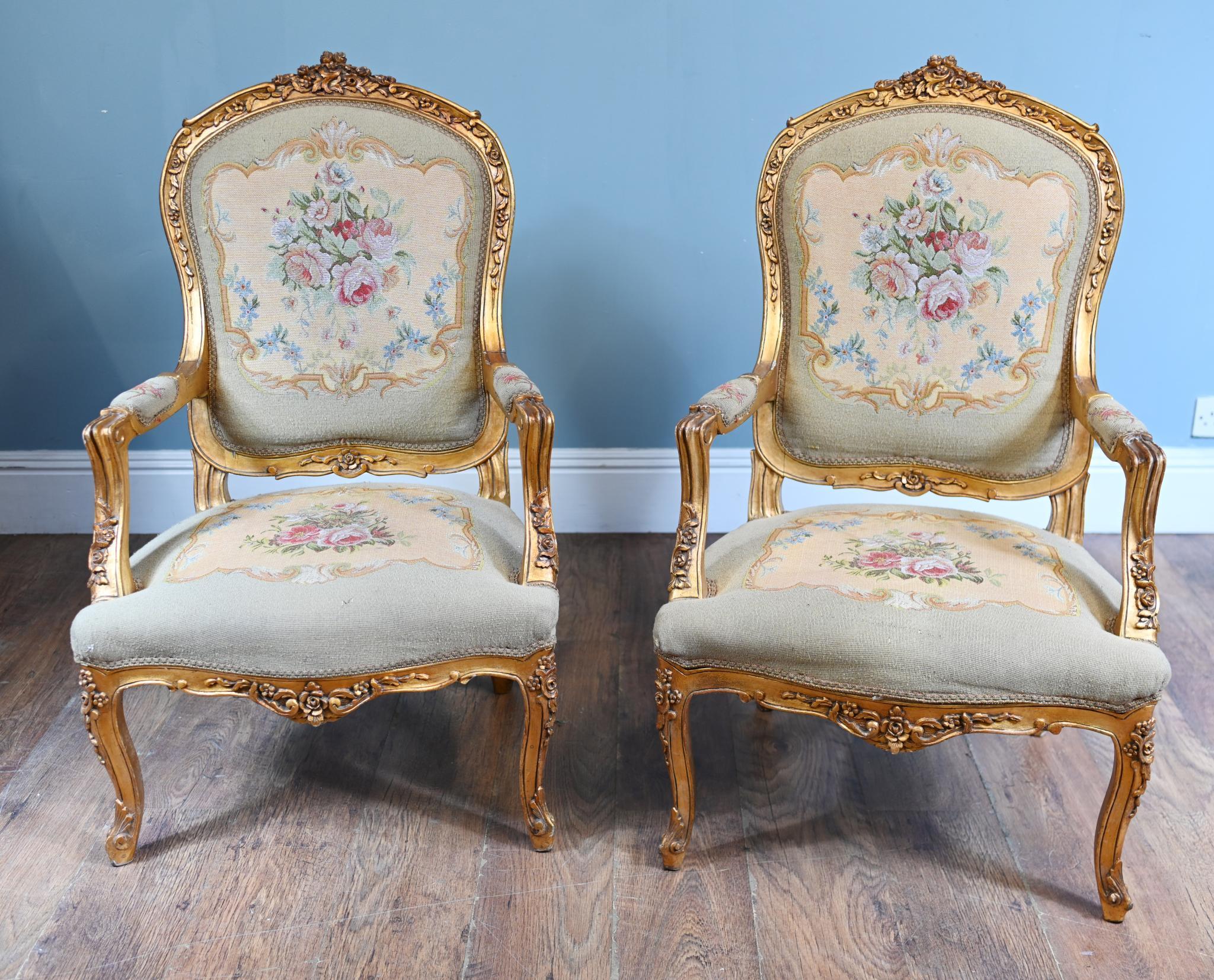 Paire de fauteuils Louis XV dorés Fauteuil à l'aiguille en vente 3