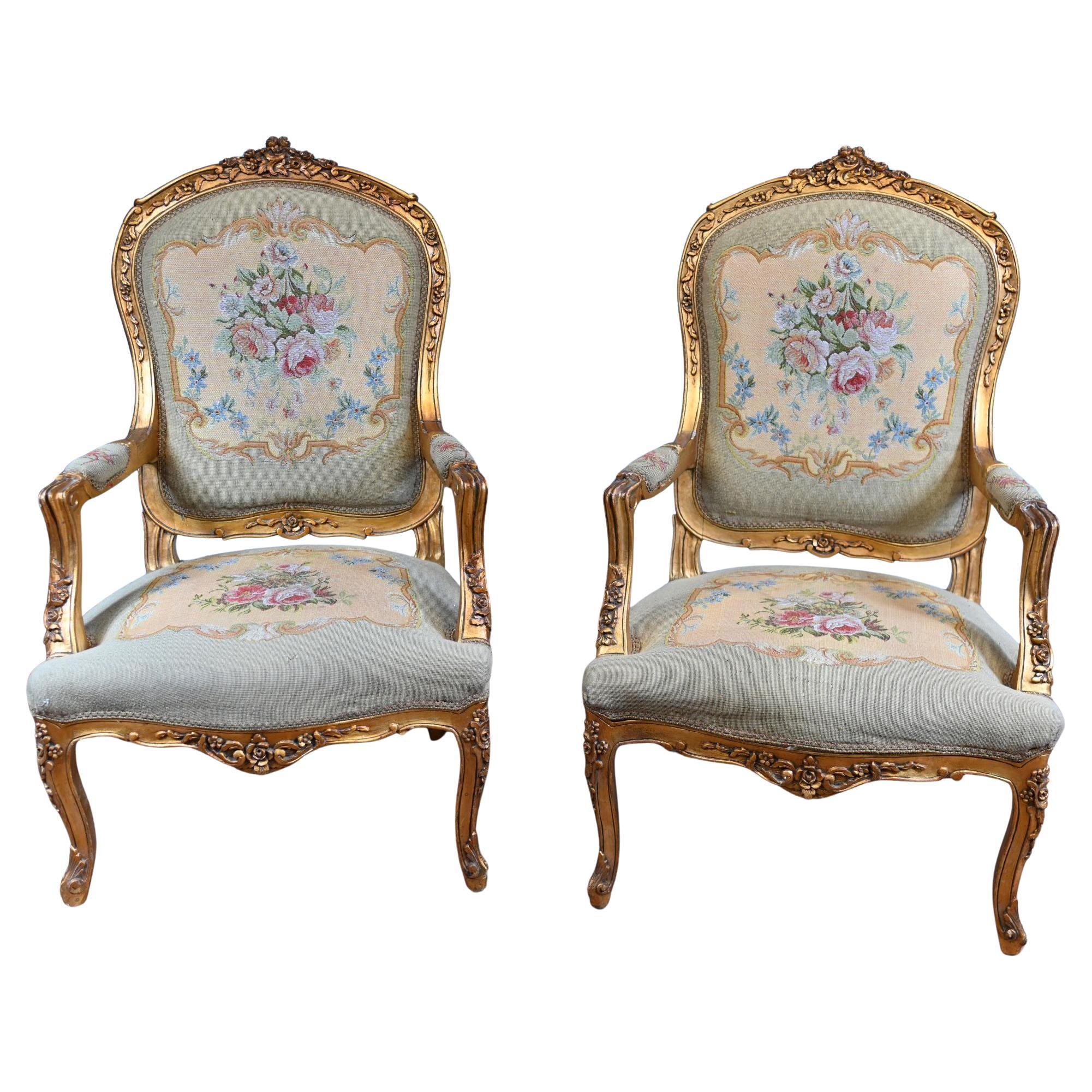 Paire de fauteuils Louis XV dorés Fauteuil à l
aiguille