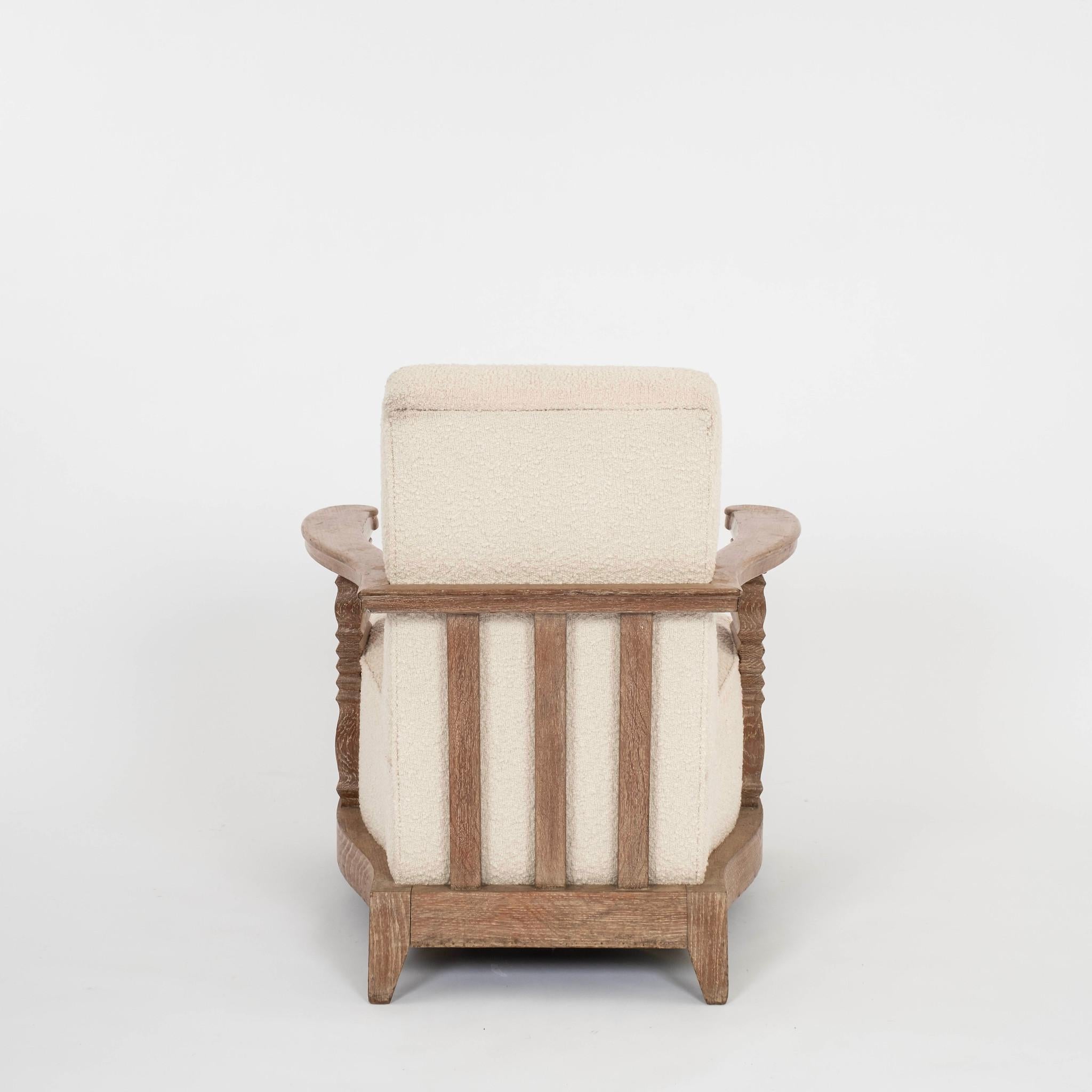 Paire de fauteuils de salon en chêne blanc cérusé Art Déco français Bon état - En vente à Houston, TX