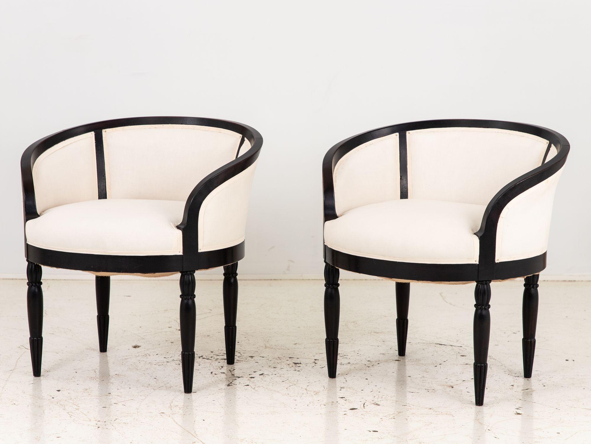 These exquisite 1930s French Art Deco chairs exude timeless elegance with their ebonized wood frame craftsmanship. Standing as a testament to the roaring 1920s aesthetic, these chairs are ready for a new life with fresh upholstery. The rich,