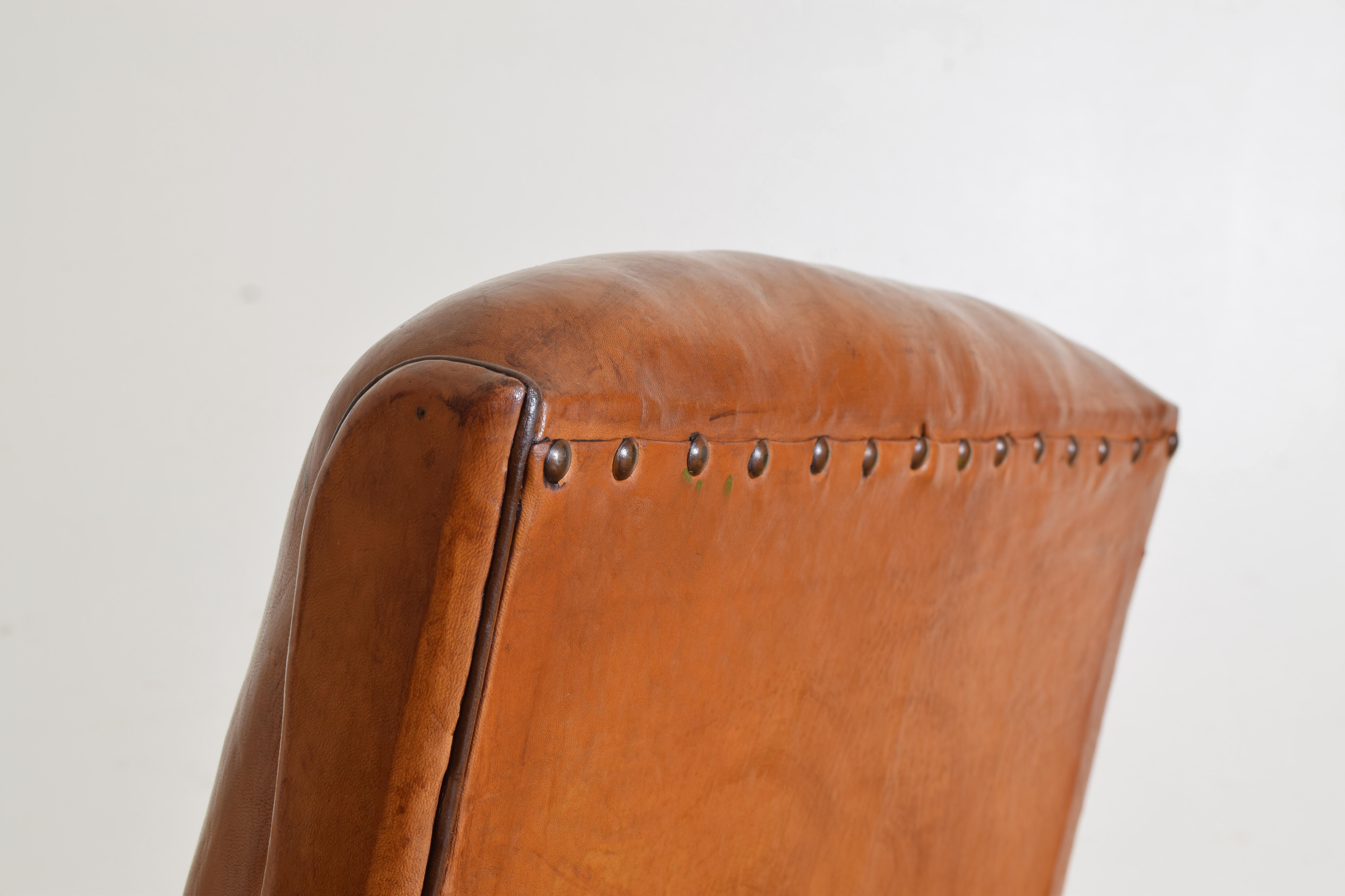 Cuir Paire de fauteuils club tapissés de cuir d'époque Art Déco, 2ème quart du 20ème siècle en vente