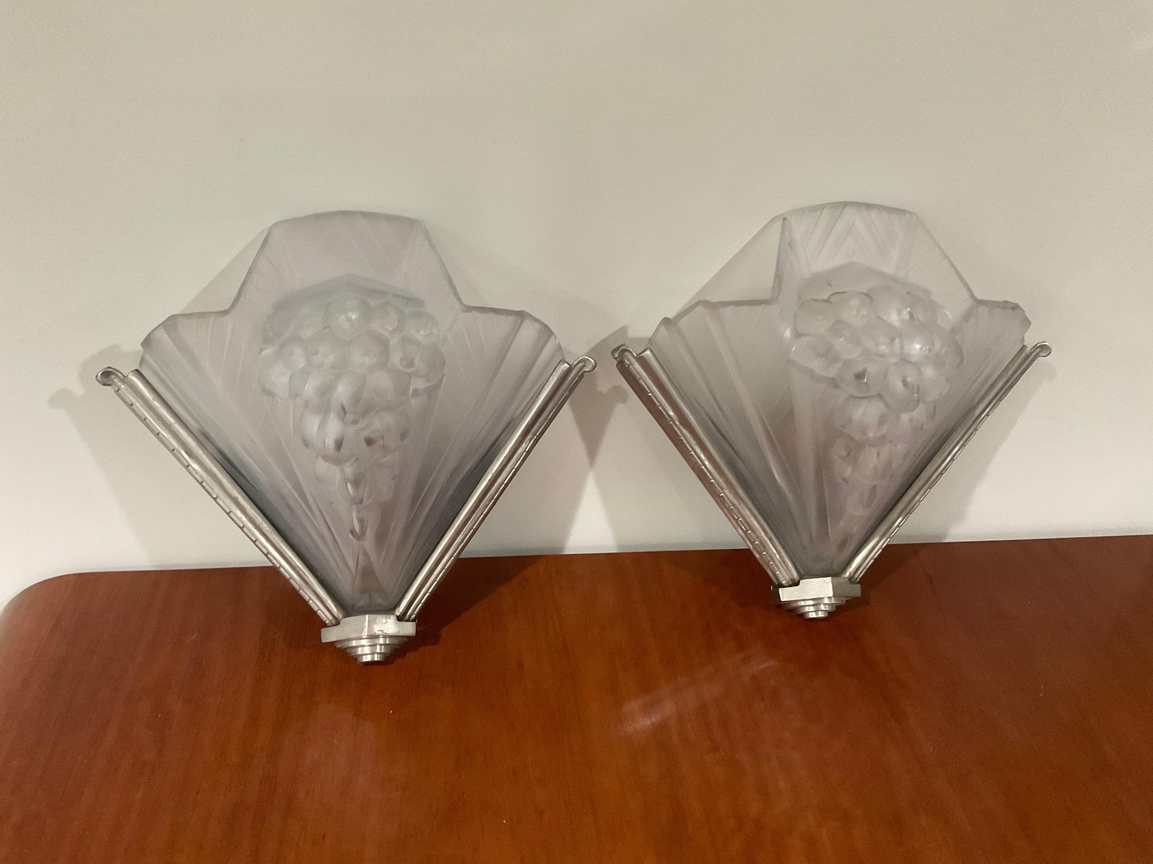 Pair French Art Deco Signed Art Glass Sconces with Original Mounts, circa 1930s In Good Condition For Sale In Ann Arbor, MI