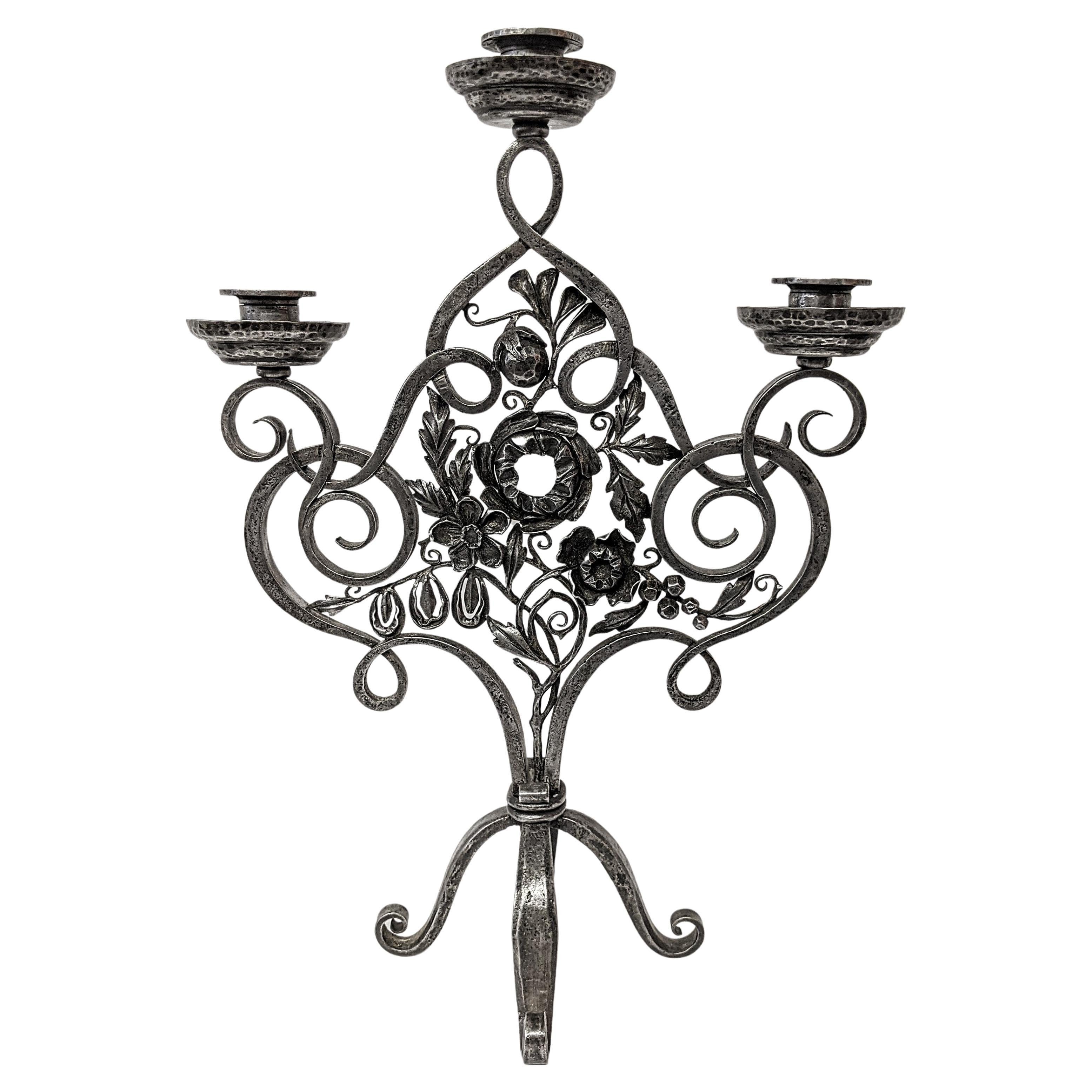 Pareja de candelabros franceses Art Decó de hierro forjado de Edgar Brandt
