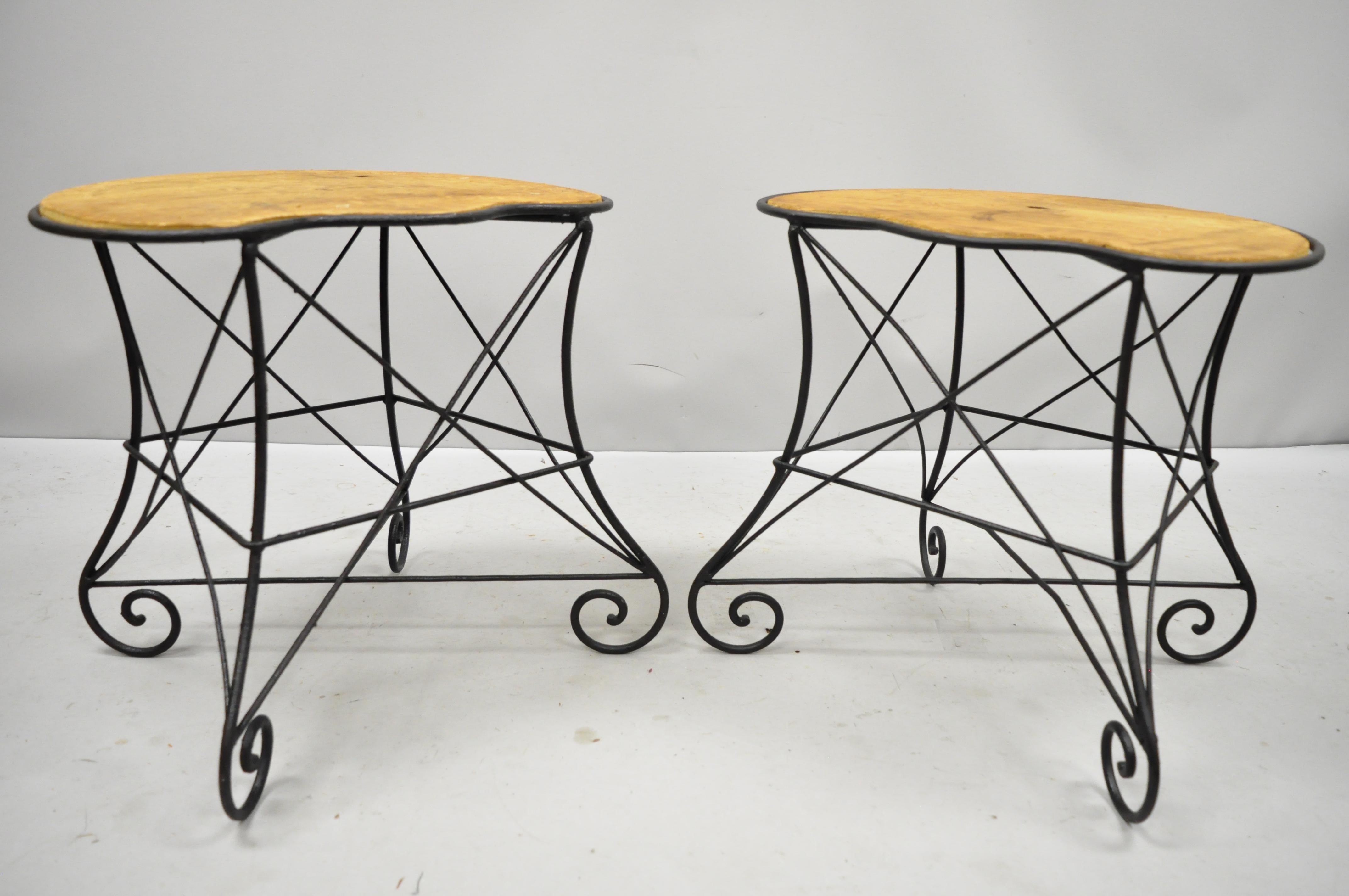 Paire de sièges de banc de style Art Nouveau avec cadre en fer forgé à volutes en vente 4