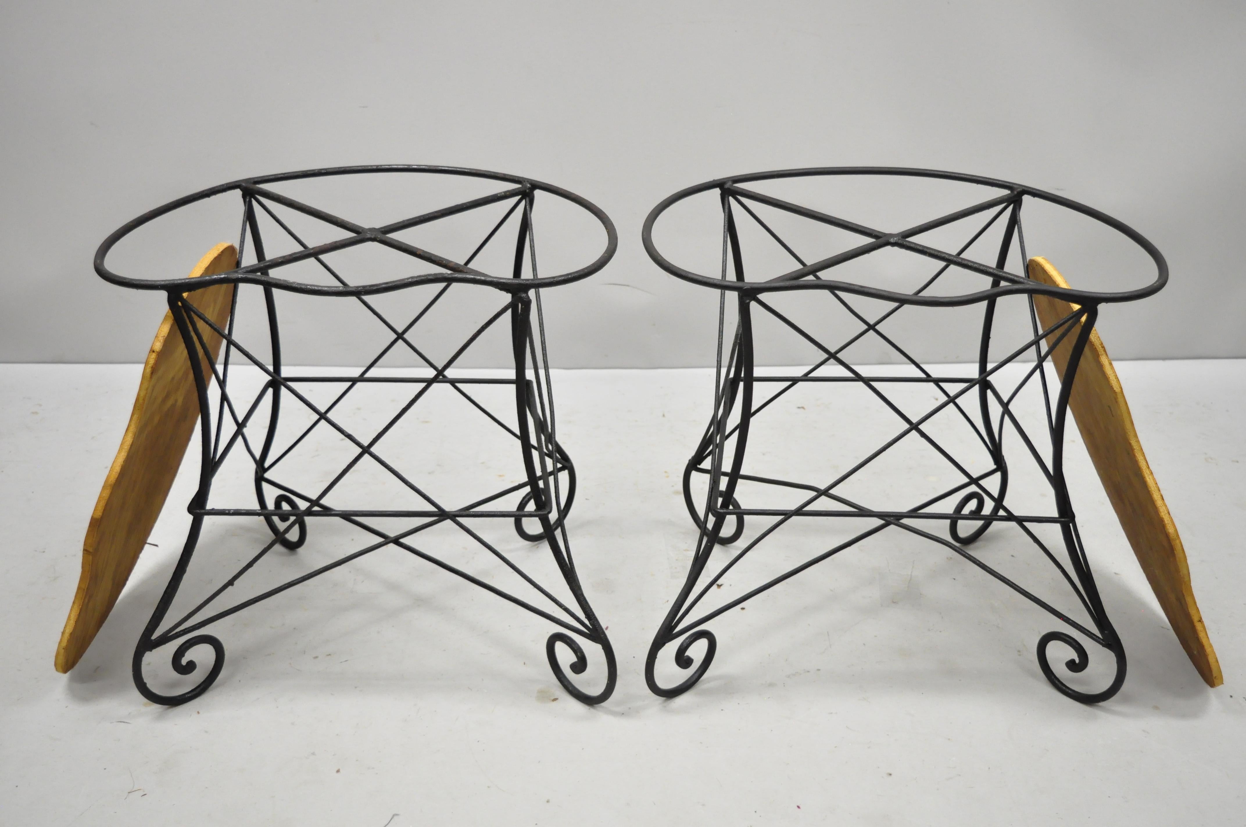 Art nouveau Paire de sièges de banc de style Art Nouveau avec cadre en fer forgé à volutes en vente