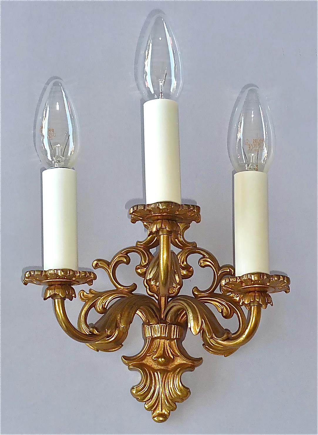 Pair French Baroque Rococo Style Gilt Bronze Sconces Lamps Maison Bagues 1950s In Good Condition In Nierstein am Rhein, DE