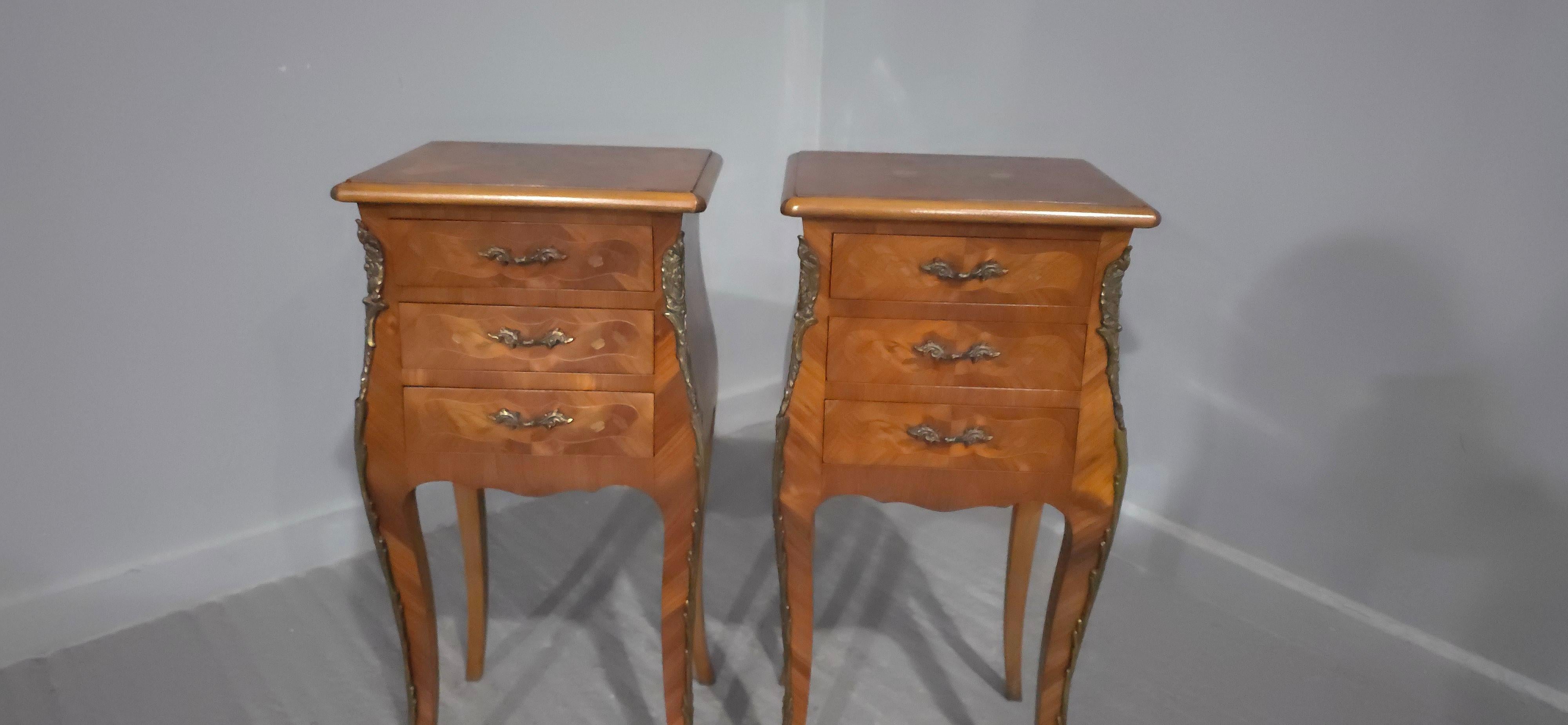 Paire de commodes lampes de chevet françaises Bon état - En vente à Swadlincote, GB