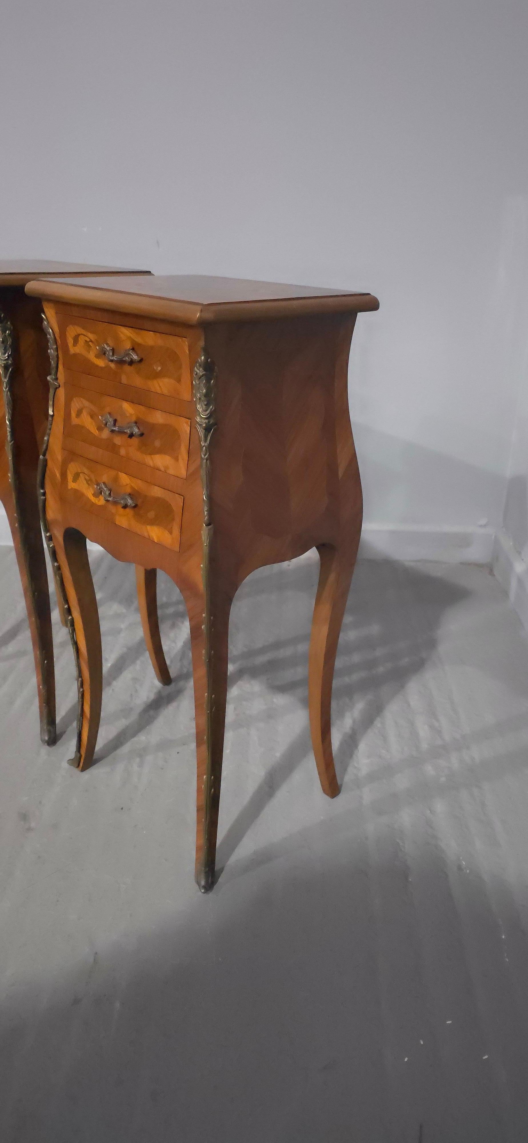 20ième siècle Paire de commodes lampes de chevet françaises en vente