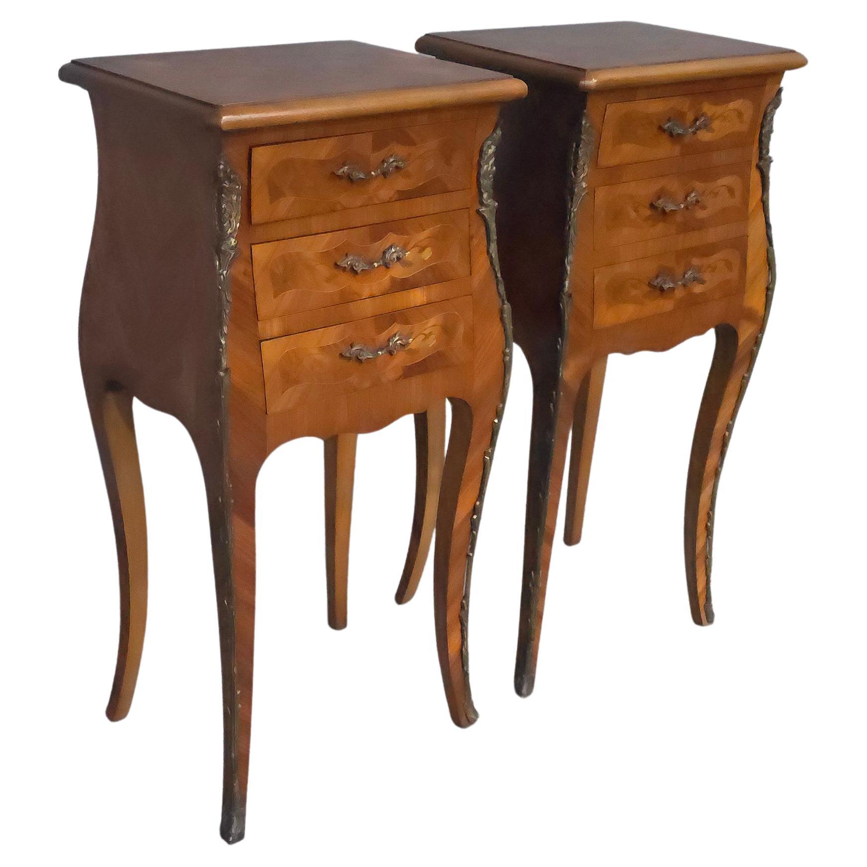 Coppia di cassettiere francesi con lampada da letto