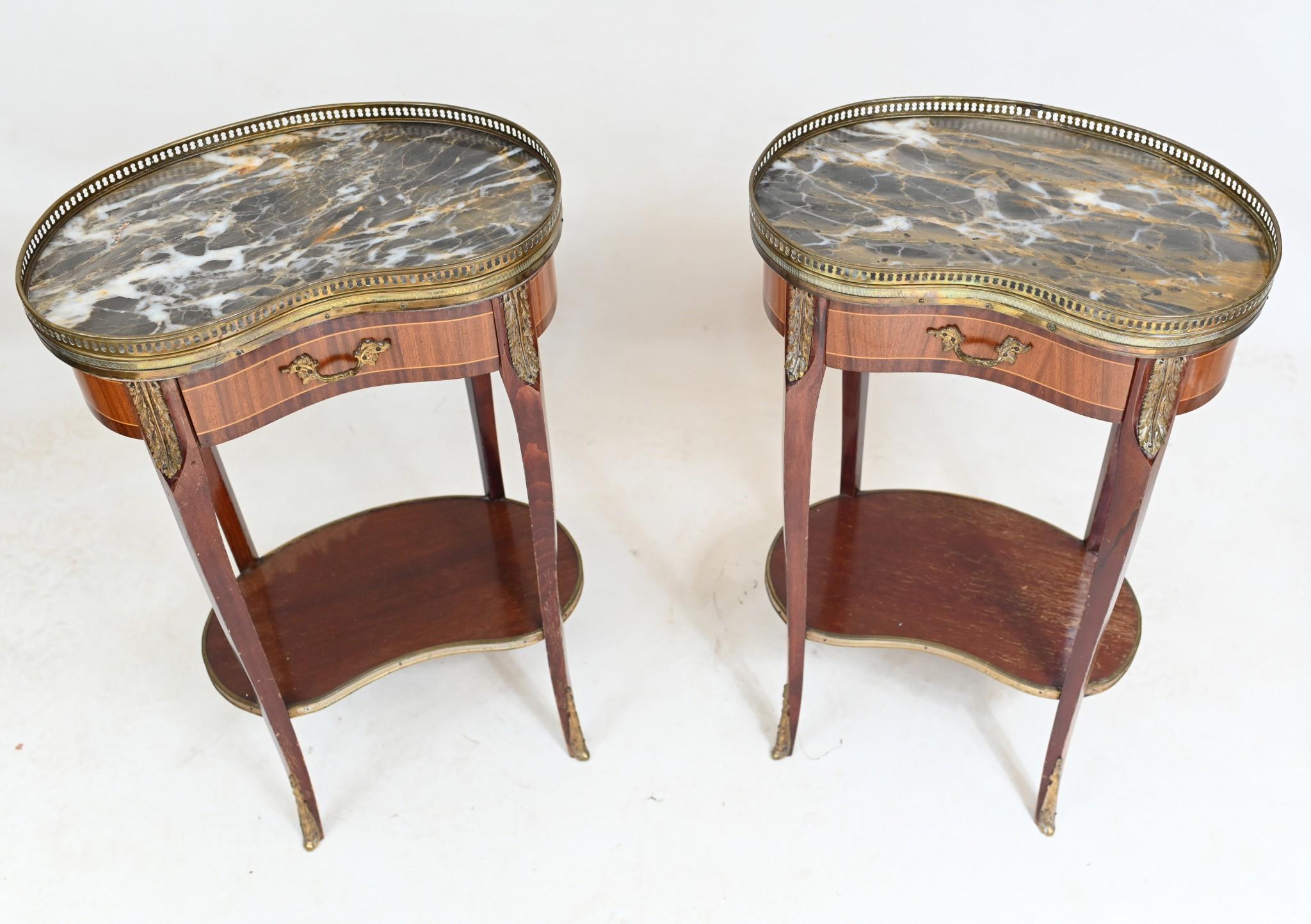 Paire de tables de chevet françaises Tables de chevet Kidney Bean 1930 en vente 2