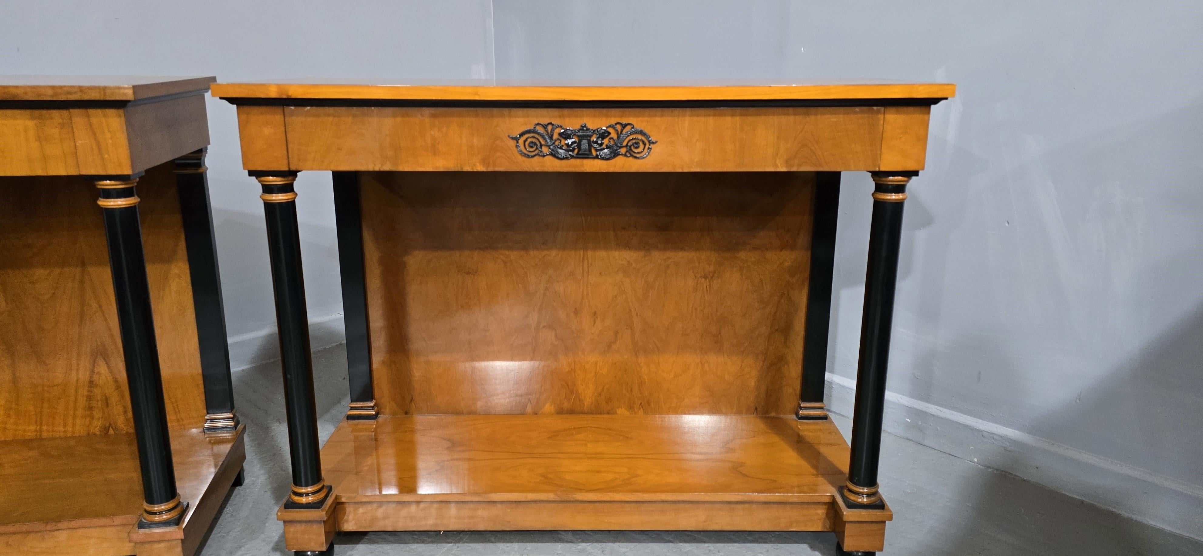 Pareja de Consolas Francesas de Abedul Provincial francés en venta
