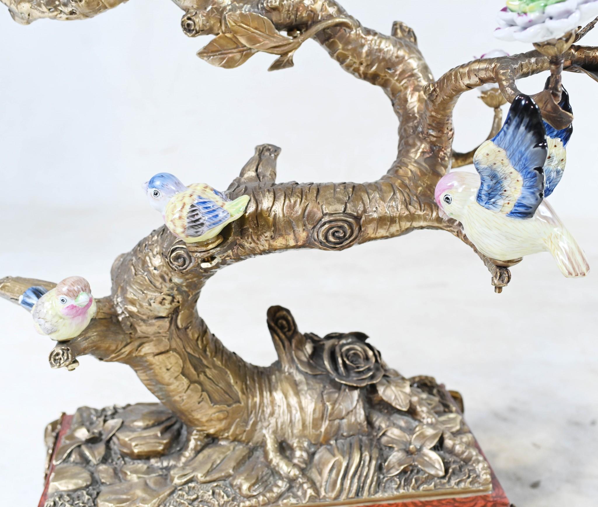 Paar französische Vogelmarken-Parrots aus Goldbronze-Porzellan mit Ormolu-Porzellan im Angebot 8