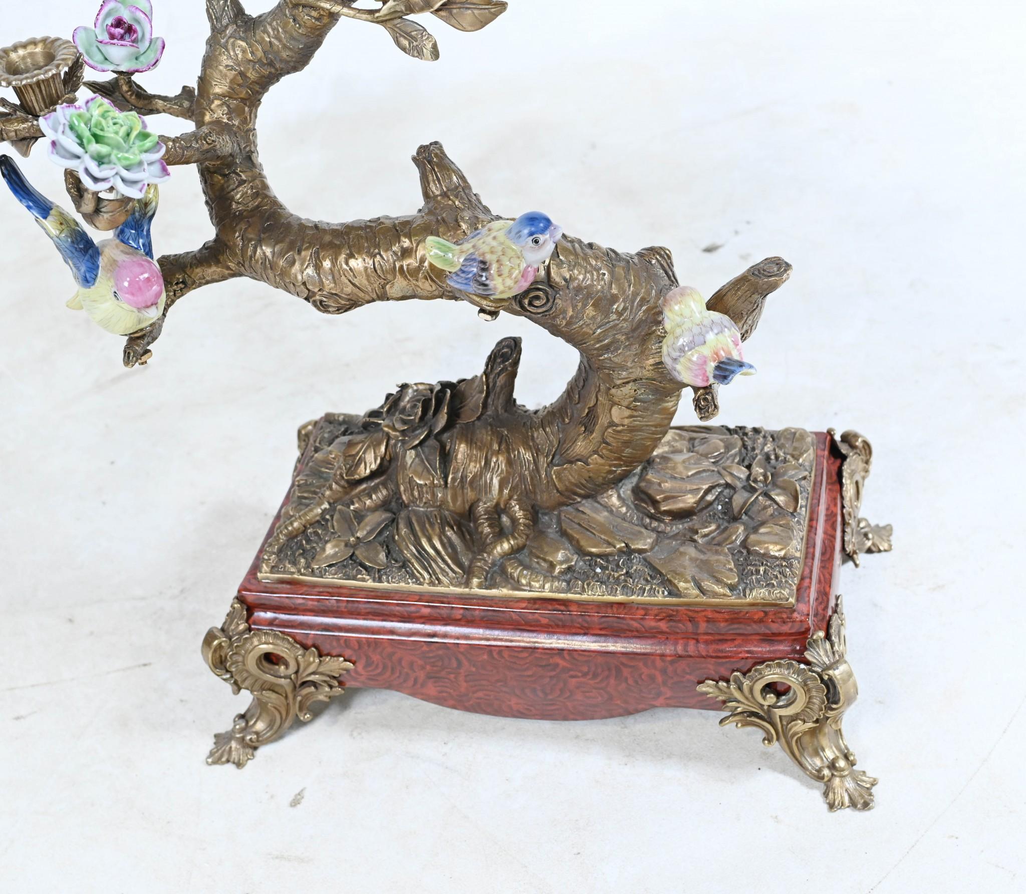 Paar französische Vogelmarken-Parrots aus Goldbronze-Porzellan mit Ormolu-Porzellan im Angebot 15