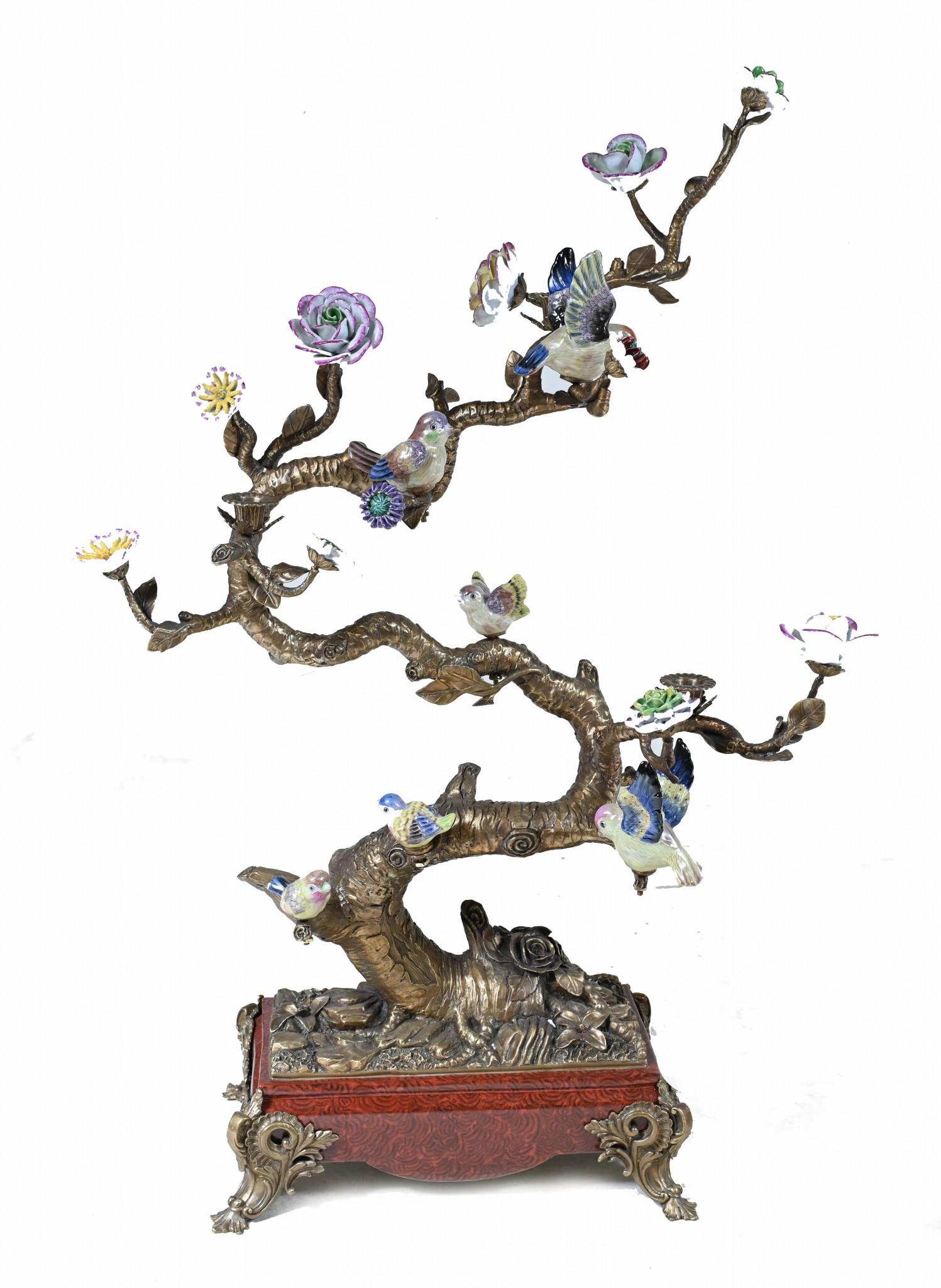 Paar französische Vogelmarken-Parrots aus Goldbronze-Porzellan mit Ormolu-Porzellan (Ende des 20. Jahrhunderts) im Angebot