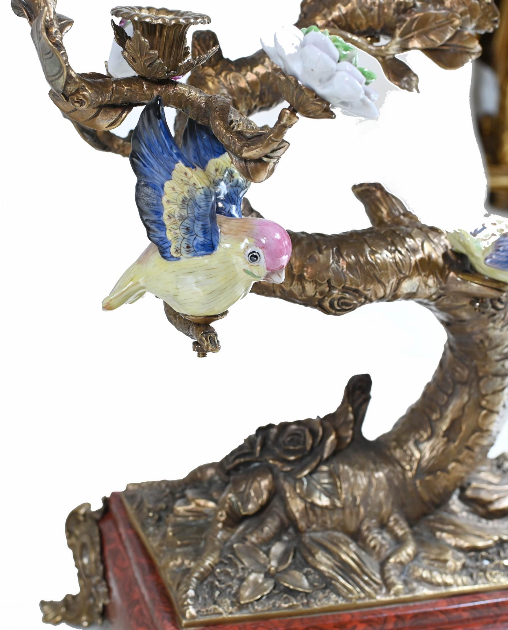 Paar französische Vogelmarken-Parrots aus Goldbronze-Porzellan mit Ormolu-Porzellan im Angebot 4