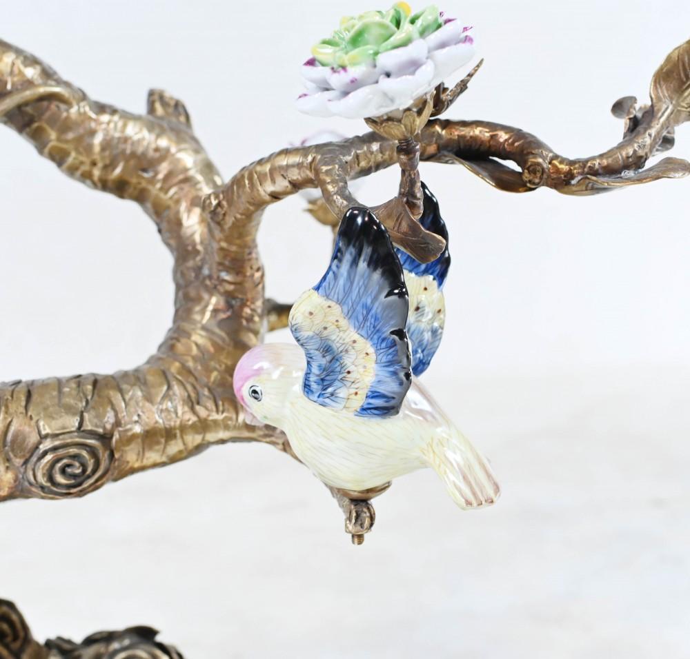 Paire de présentoirs de marques d'oiseaux français Perroquets en porcelaine d'orfèvrerie en vente 4