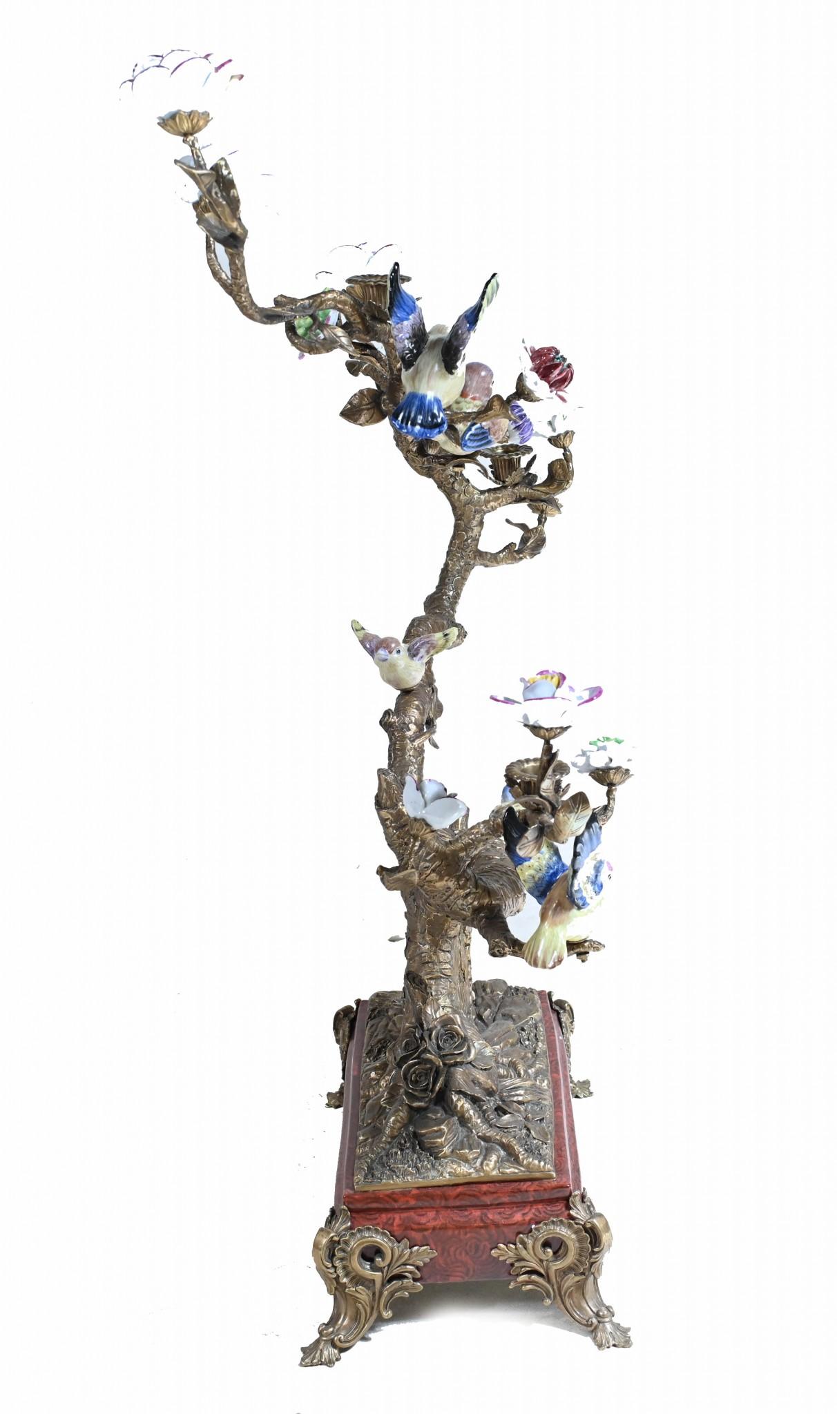 Paar französische Vogelmarken-Parrots aus Goldbronze-Porzellan mit Ormolu-Porzellan im Angebot 5