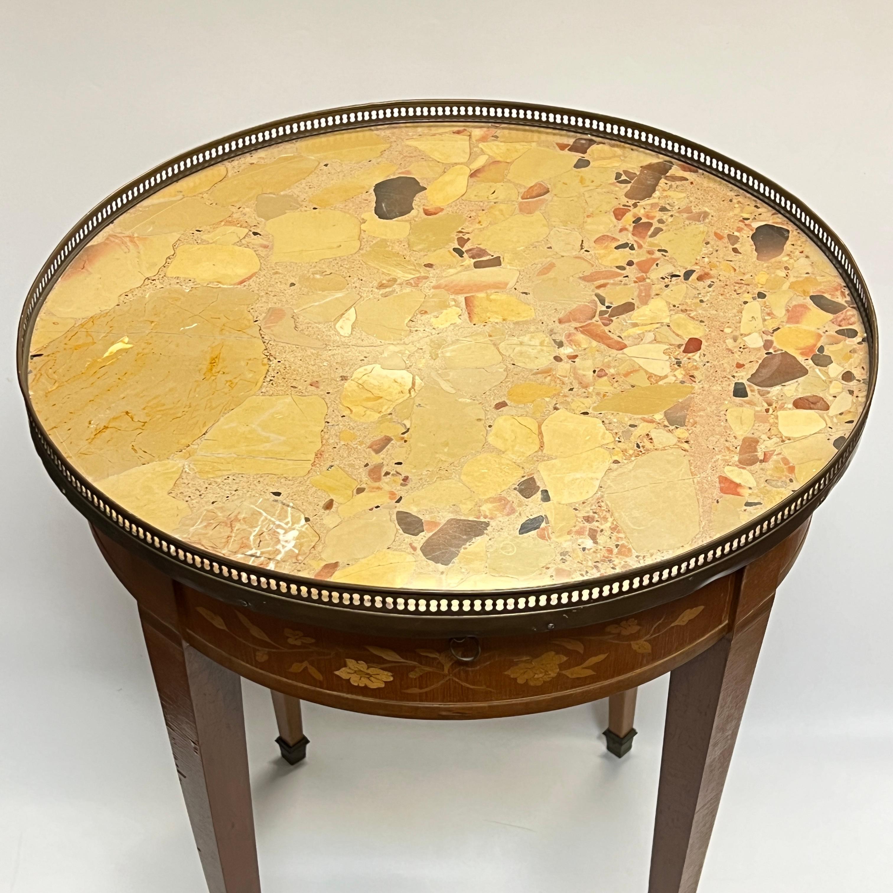 Paar französische Bouillotte-Spiel-/Beistelltische mit Breche d'Alep-Marmorplatten im Zustand „Gut“ im Angebot in New York, NY