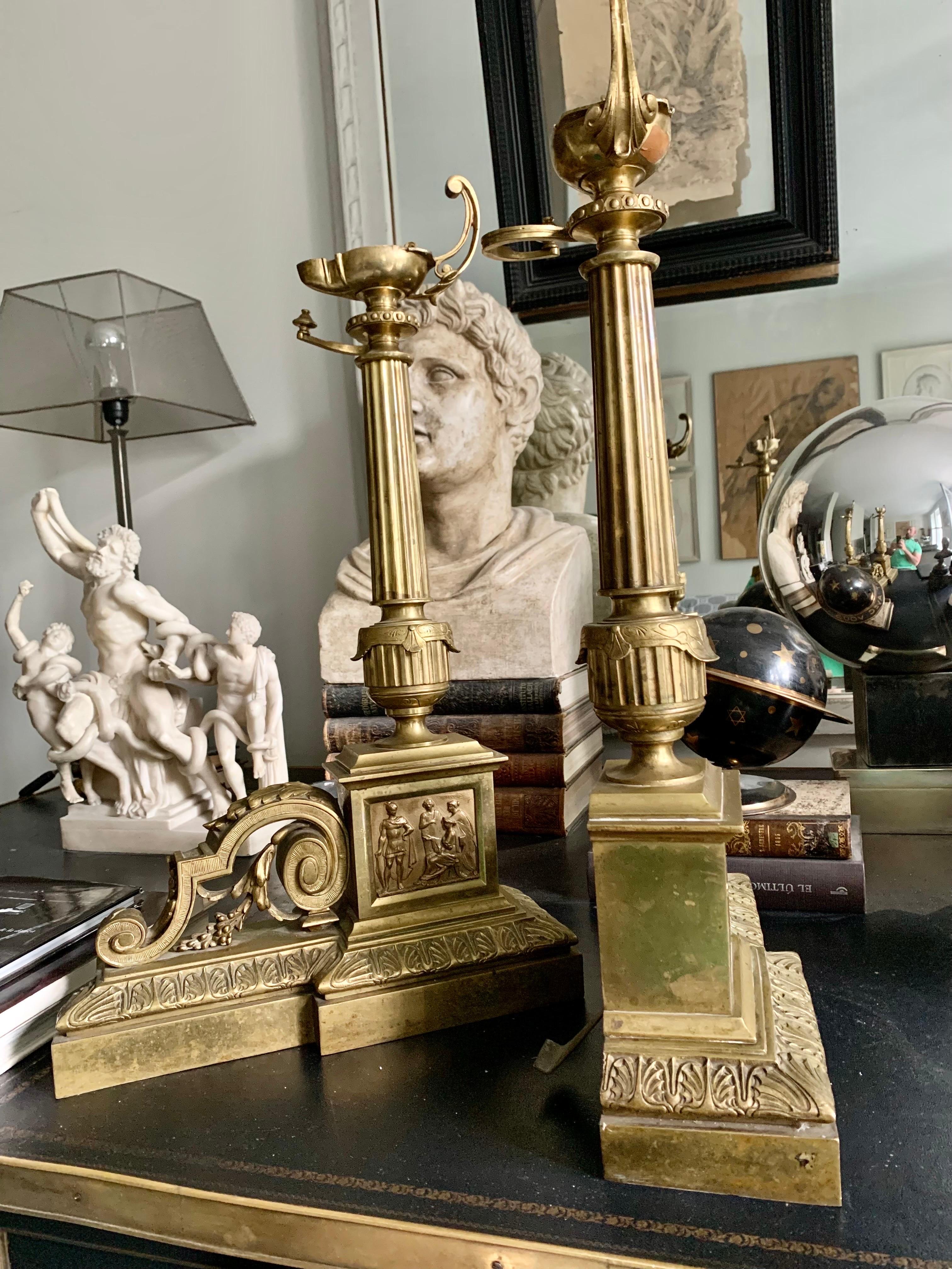 Coppia di androni francesi in ottone Chenets Stile Impero Neoclassico in vendita 4
