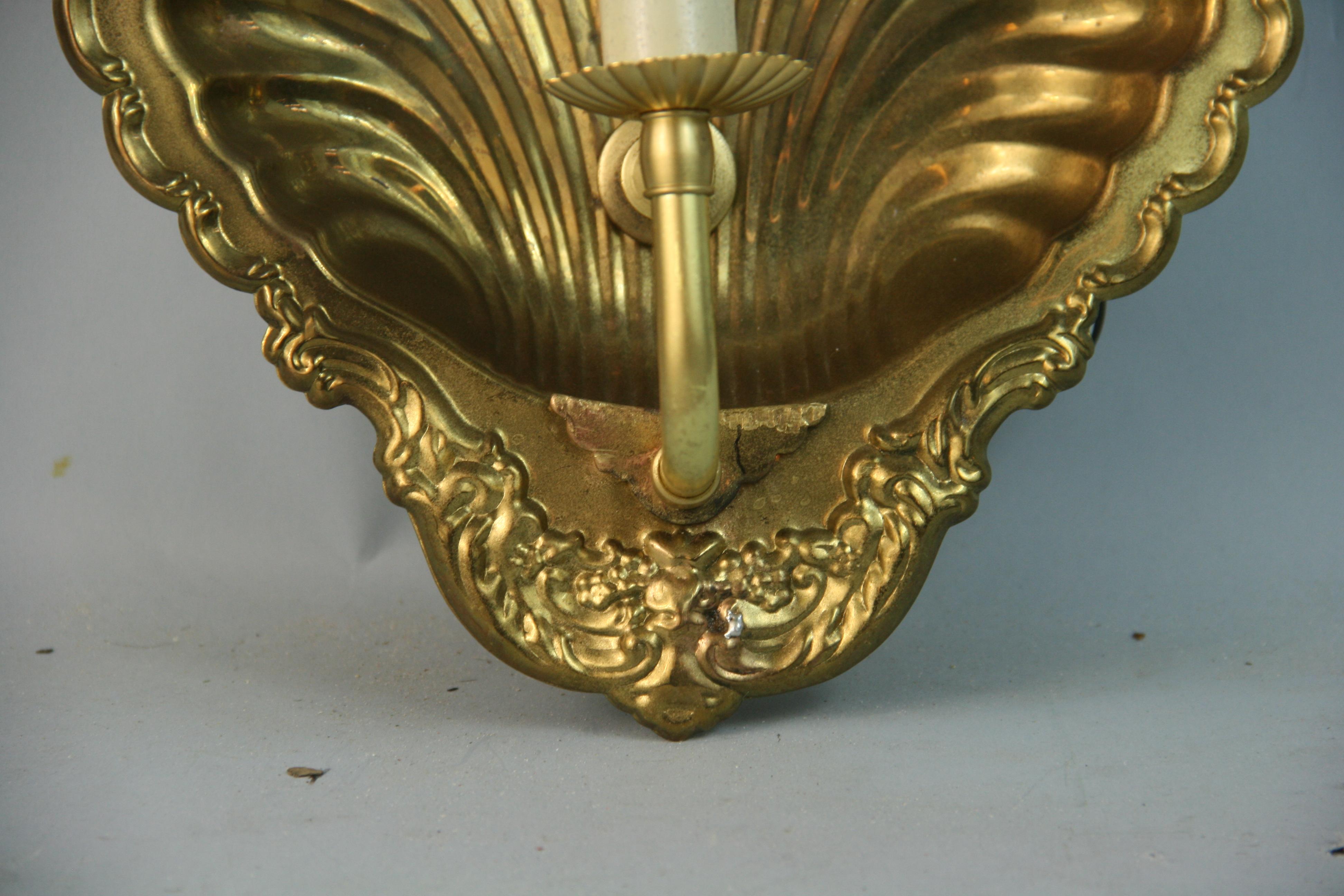 Pair French Brass  Shell Sconces In Good Condition For Sale In Douglas Manor, NY