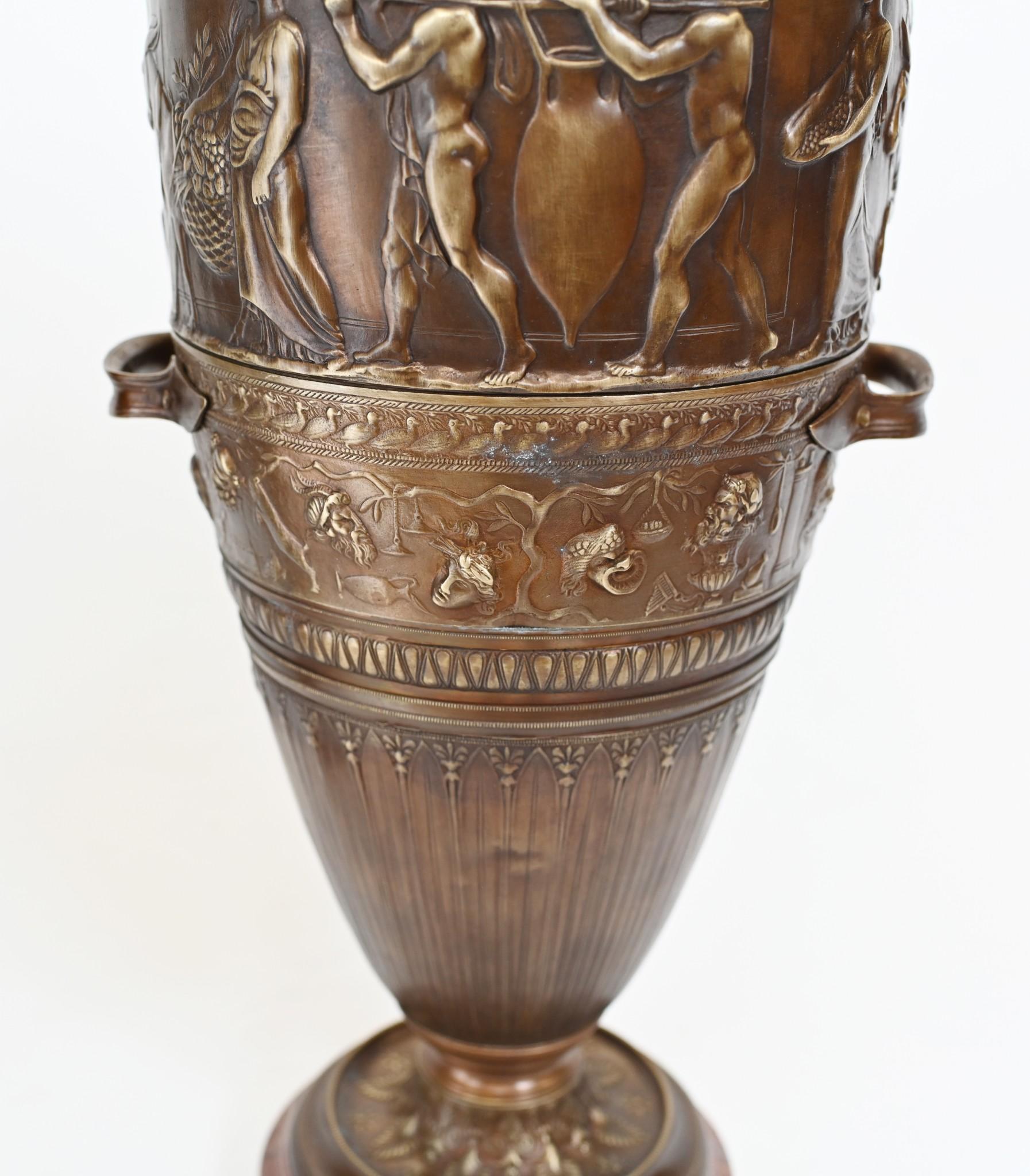Bronzo Coppia di Anfore in bronzo francese dopo Barbedienne Antichità classica in vendita