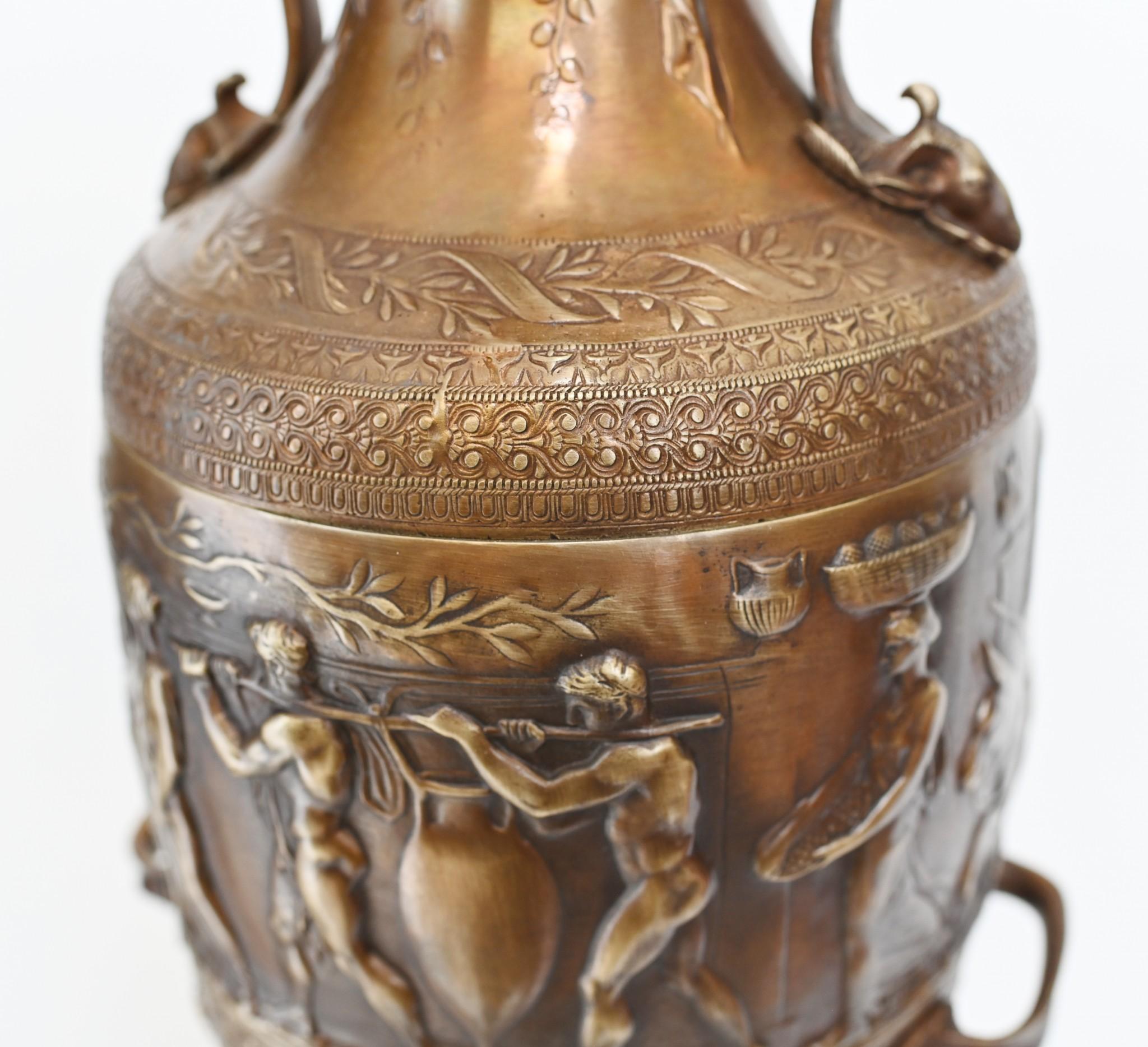 Coppia di Anfore in bronzo francese dopo Barbedienne Antichità classica in vendita 4