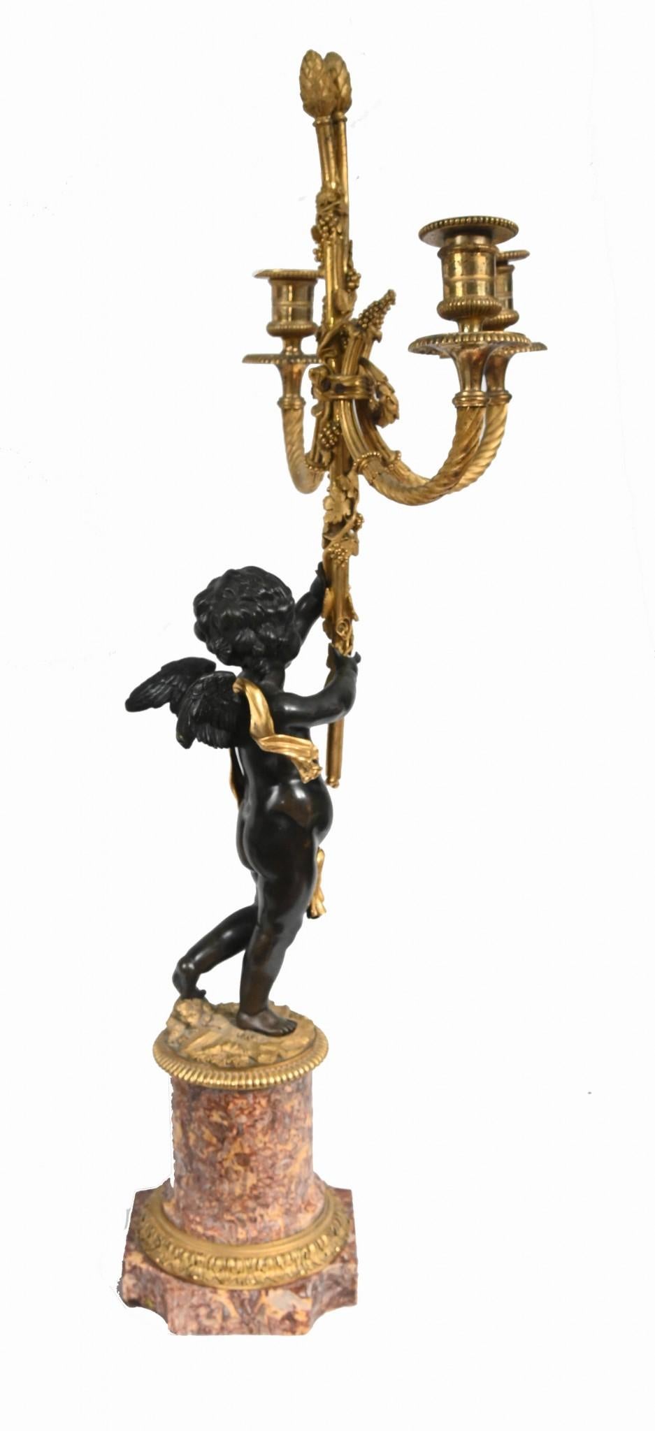 Coppia di candelabri Cherub in bronzo francese Clodion in vendita 12