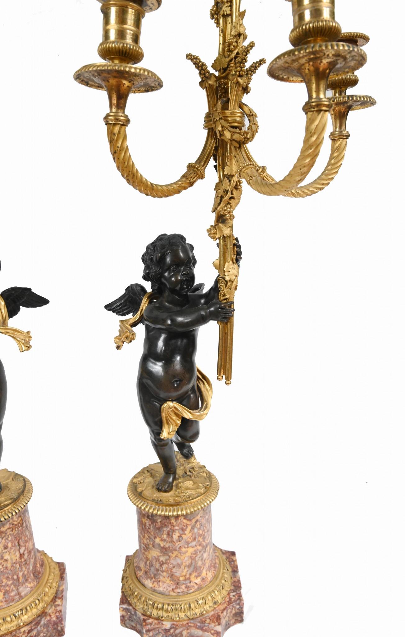 Fine XIX secolo Coppia di candelabri Cherub in bronzo francese Clodion in vendita