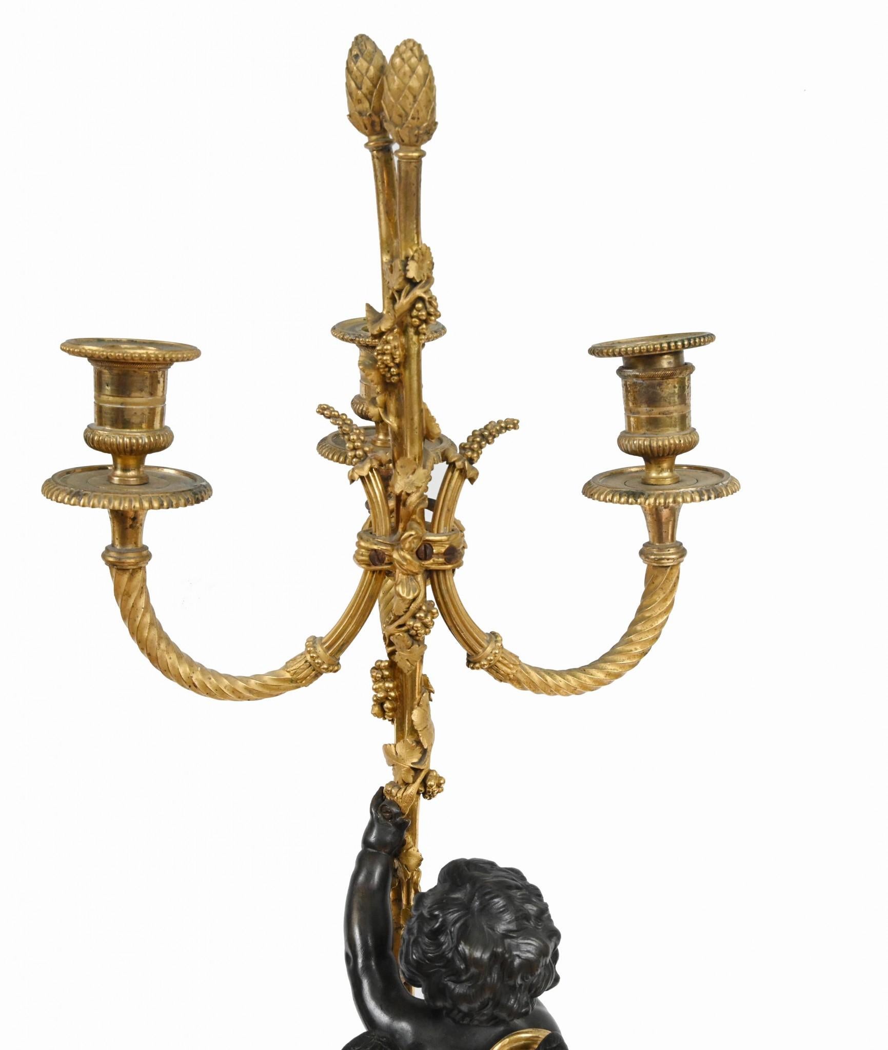 Coppia di candelabri Cherub in bronzo francese Clodion in vendita 3