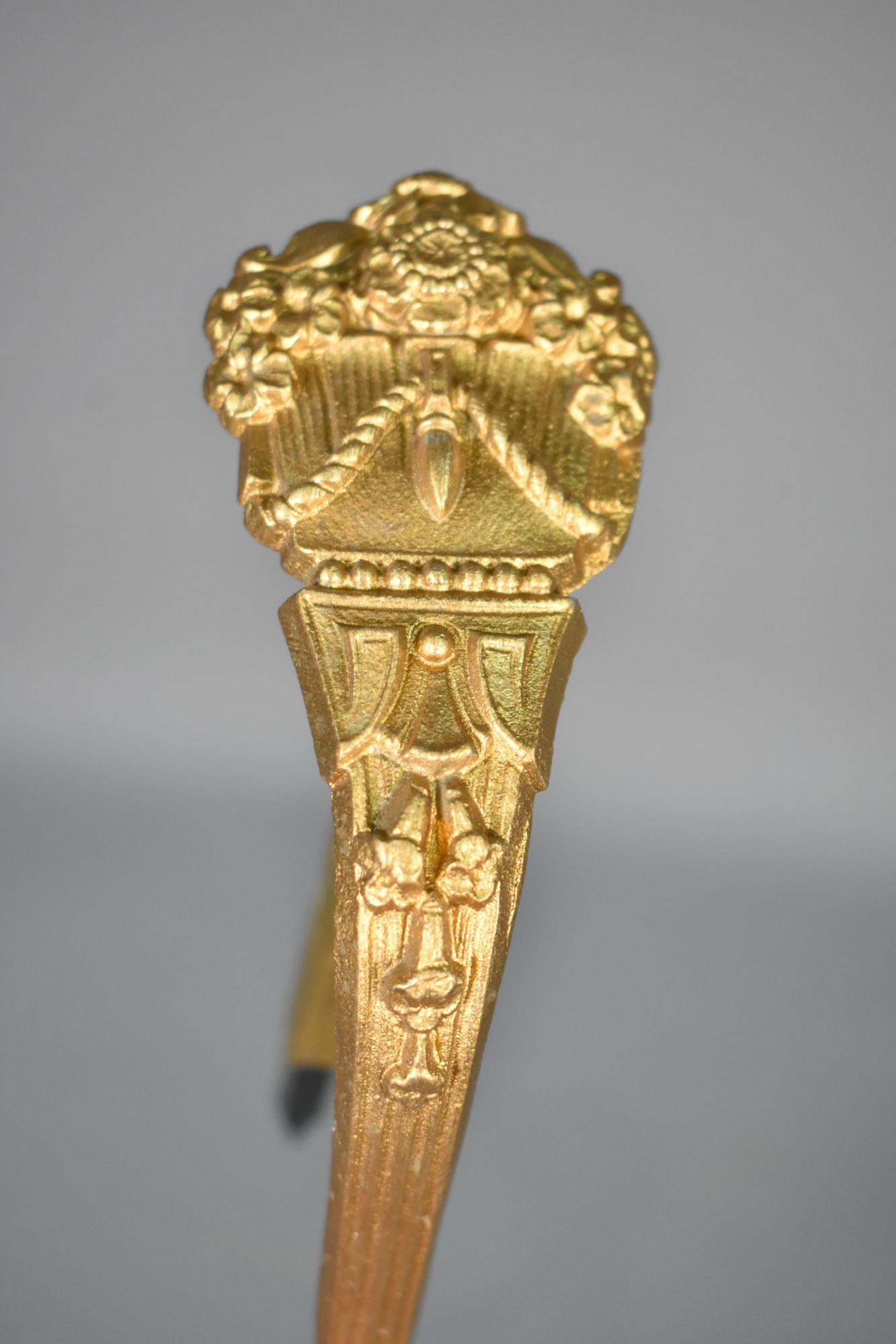 Coppia di fermatende francesi in bronzo in stile Luigi XVI in vendita 4