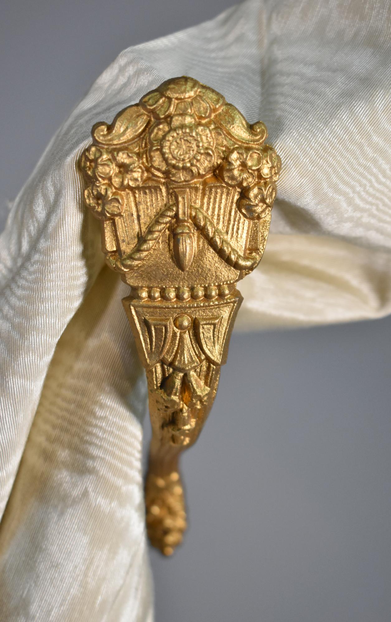 Coppia di fermatende francesi in bronzo in stile Luigi XVI in vendita 7