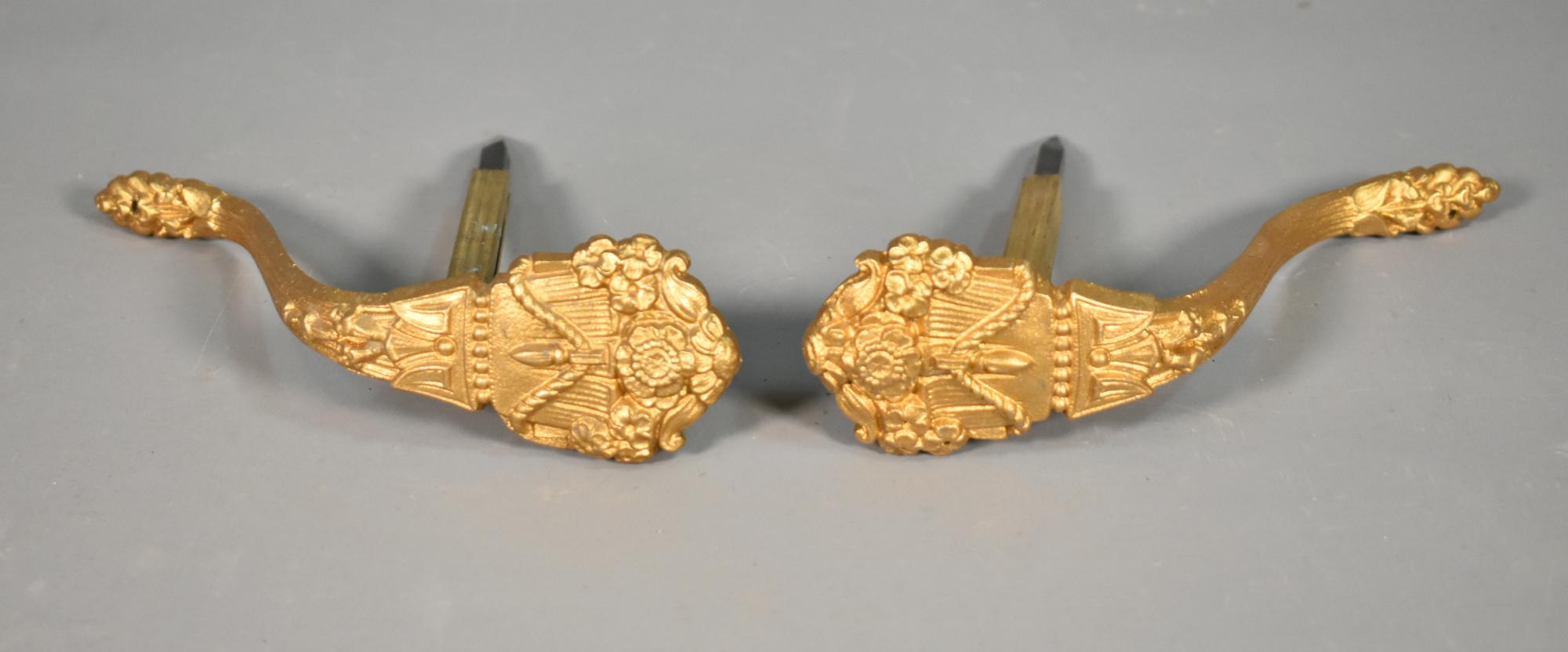 Francese Coppia di fermatende francesi in bronzo in stile Luigi XVI in vendita