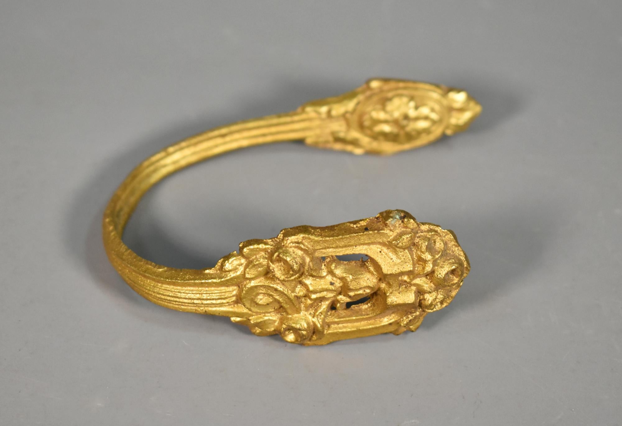Bronzo Coppia di fermatende francesi in bronzo in stile Luigi XVI in vendita