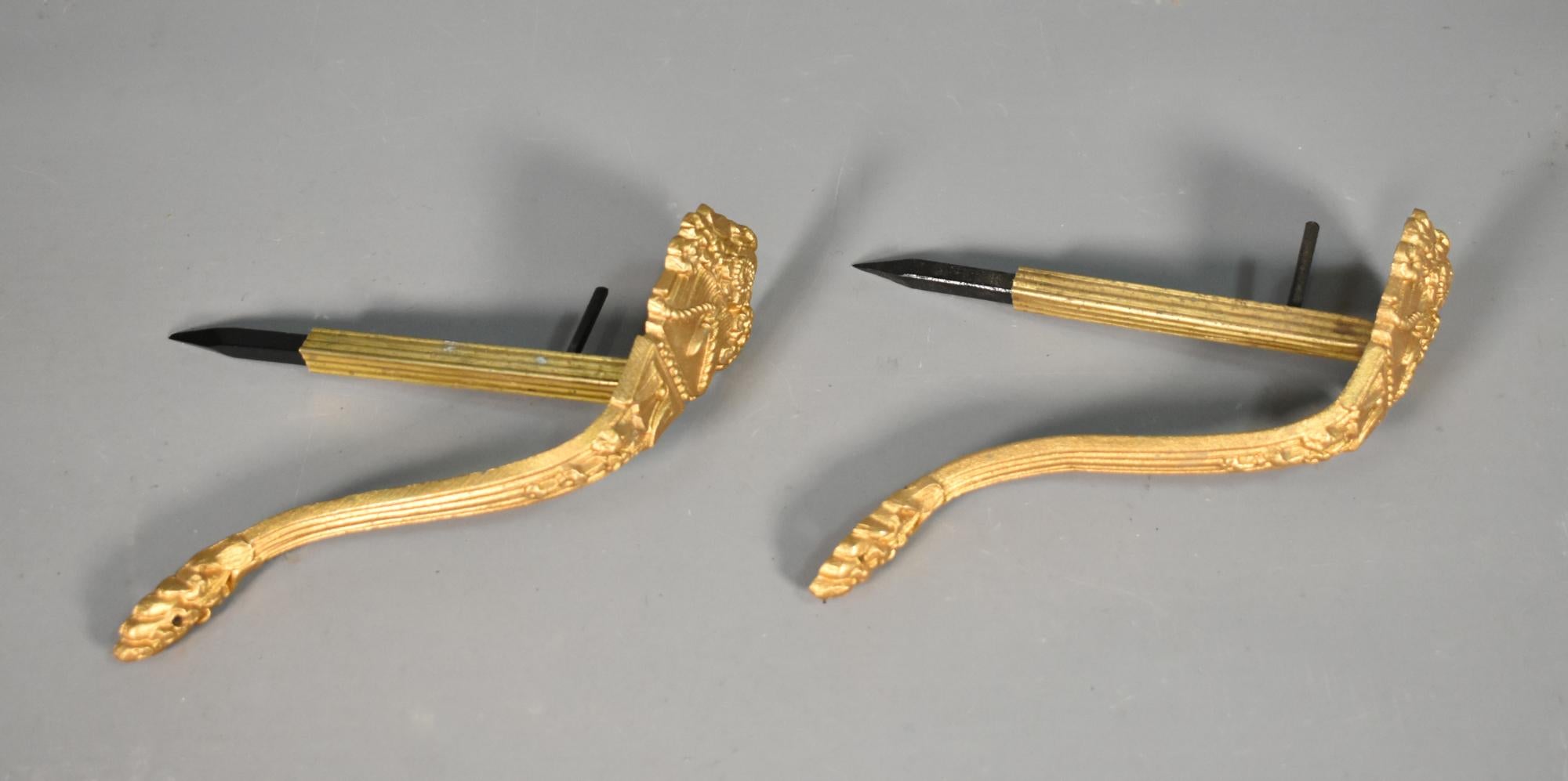 Bronzo Coppia di fermatende francesi in bronzo in stile Luigi XVI in vendita