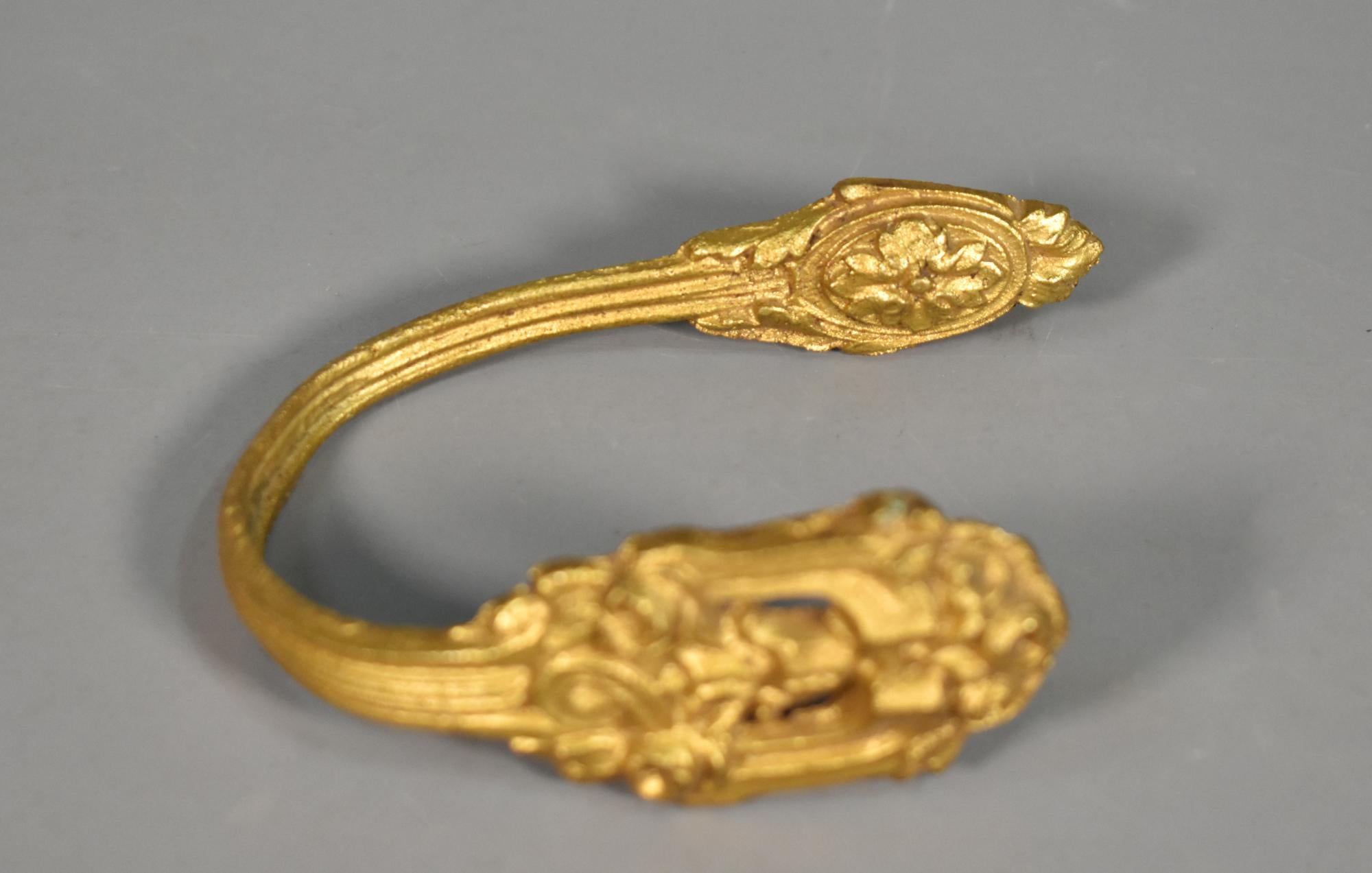 Coppia di fermatende francesi in bronzo in stile Luigi XVI in vendita 1