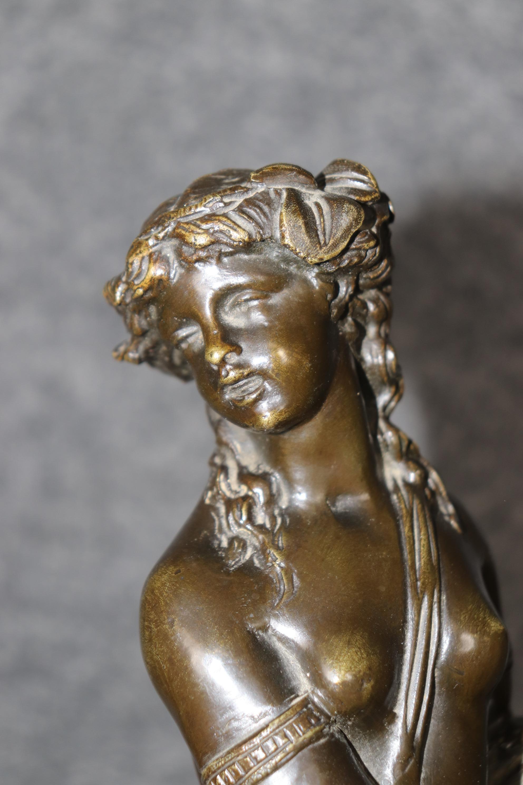 Coppia di sculture francesi in bronzo di Satiro e Dama Rouge con base in marmo di Clodio in vendita 3
